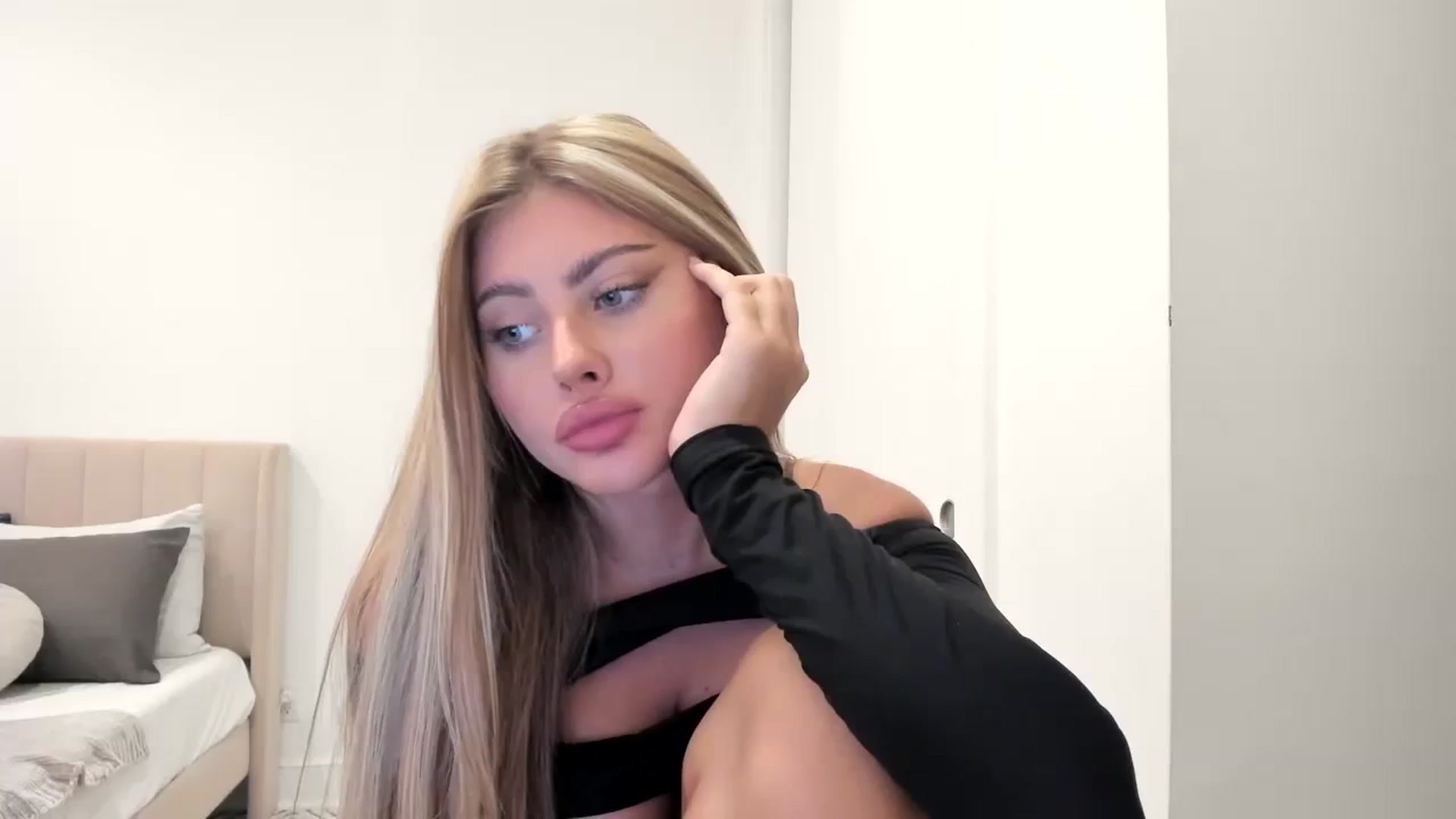 Gallery image thumbnail from LuckyCharm0's myfreecams stream on, 08/12/2023, 03:34 image 15 of 20