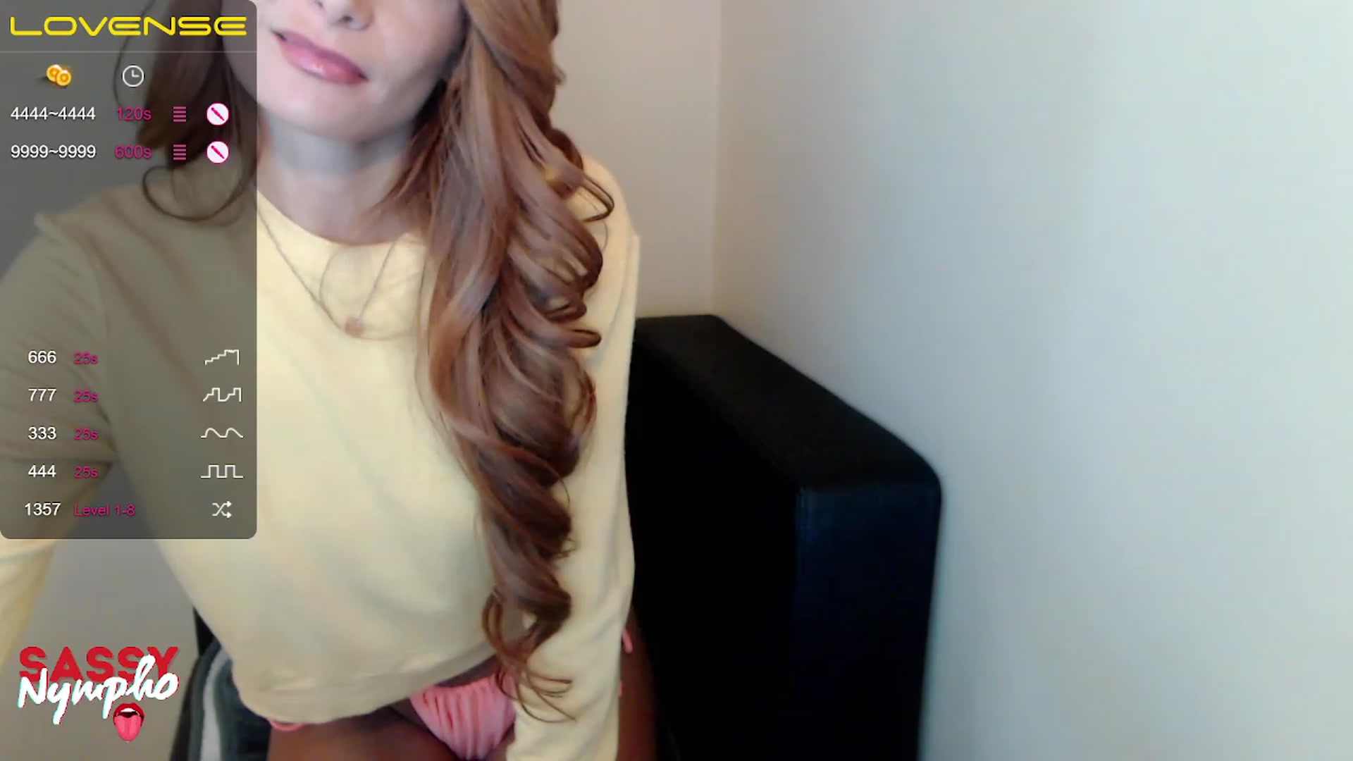 Gallery image thumbnail from LuckyClit's myfreecams stream on, 11/19/2022, 18:11 image 7 of 20