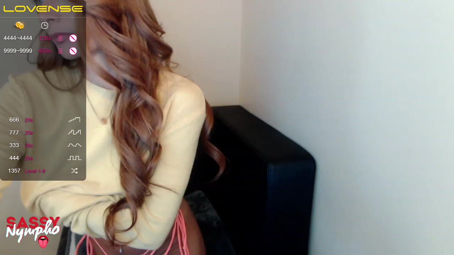 Gallery image thumbnail from LuckyClit's myfreecams stream on, 11/19/2022, 18:11 image 10 of 20