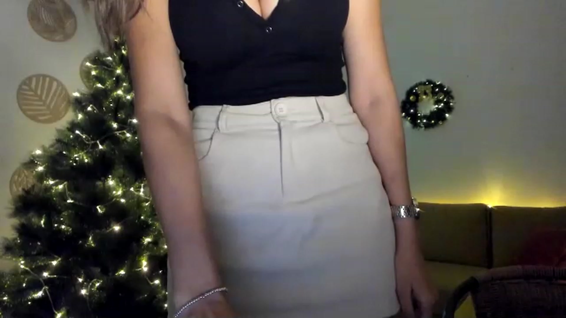 Gallery image thumbnail from LuckyHoneyyy's myfreecams stream on, 12/10/2022, 20:16 image 3 of 20