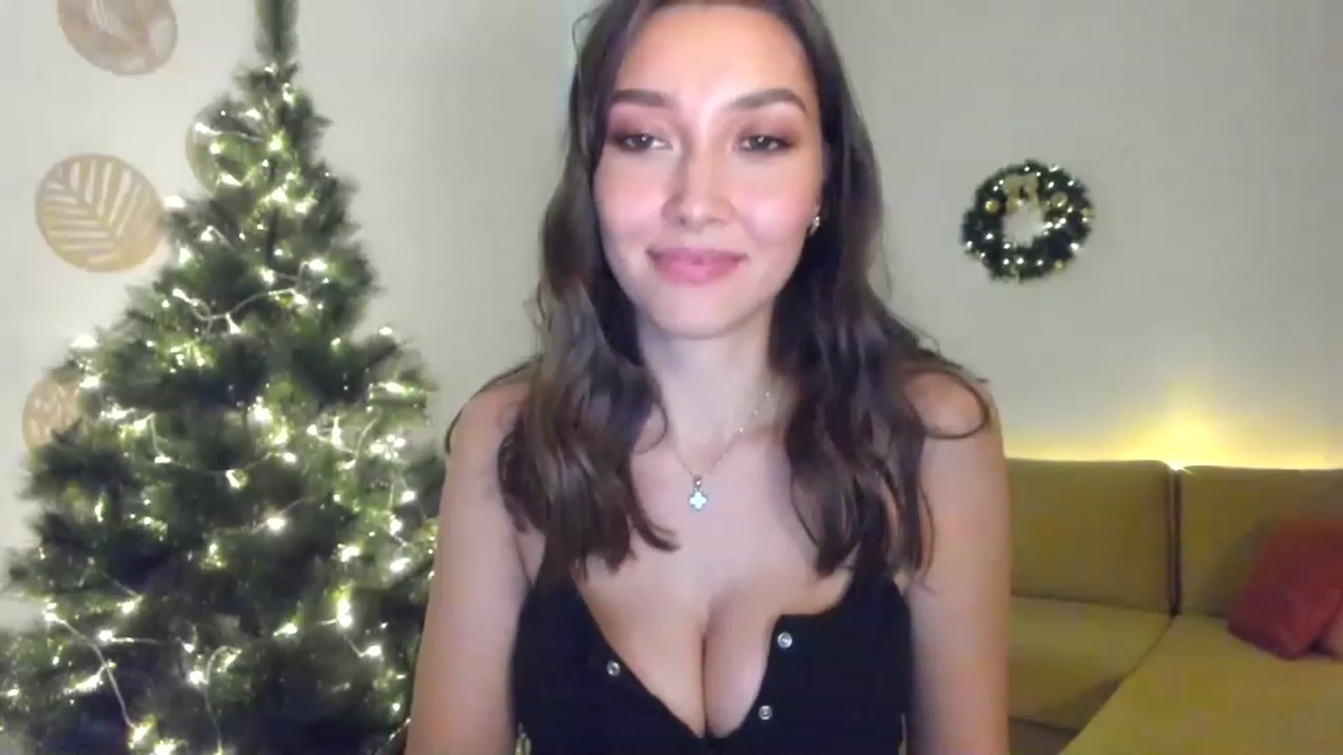 Gallery image thumbnail from LuckyHoneyyy's myfreecams stream on, 12/10/2022, 22:23 image 4 of 20