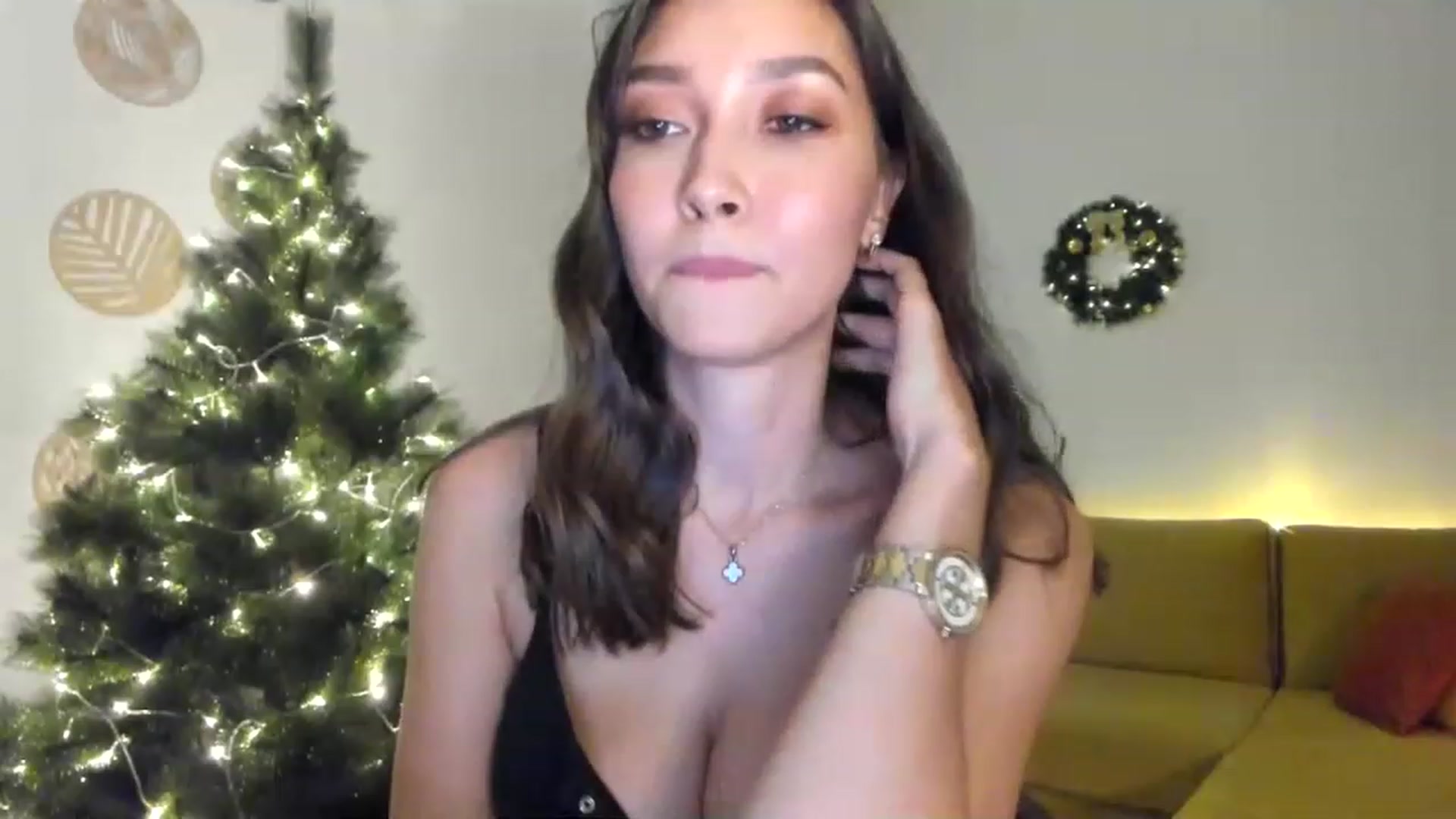 Gallery image thumbnail from LuckyHoneyyy's myfreecams stream on, 12/10/2022, 22:23 image 5 of 20