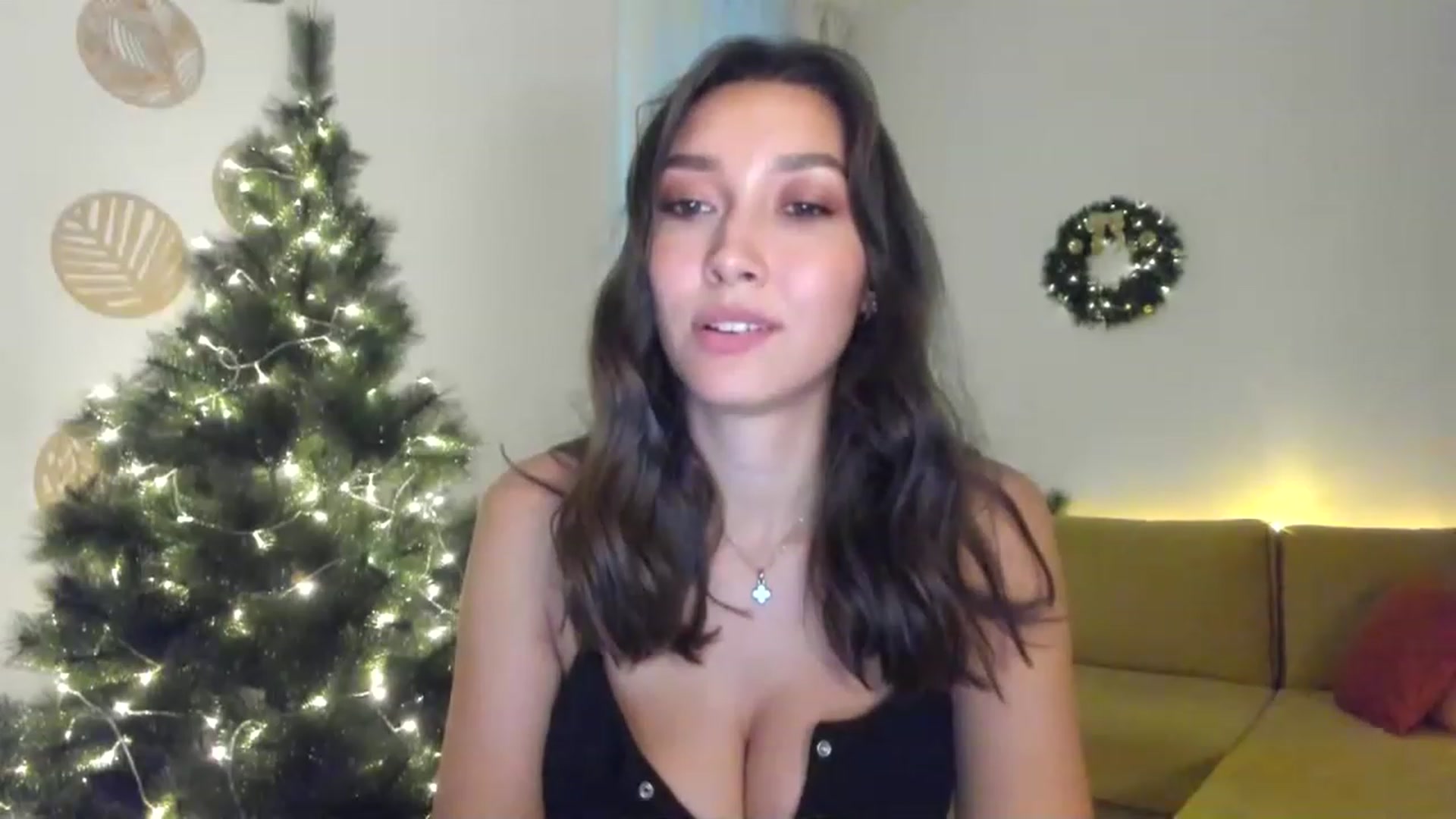 Gallery image thumbnail from LuckyHoneyyy's myfreecams stream on, 12/10/2022, 22:23 image 9 of 20