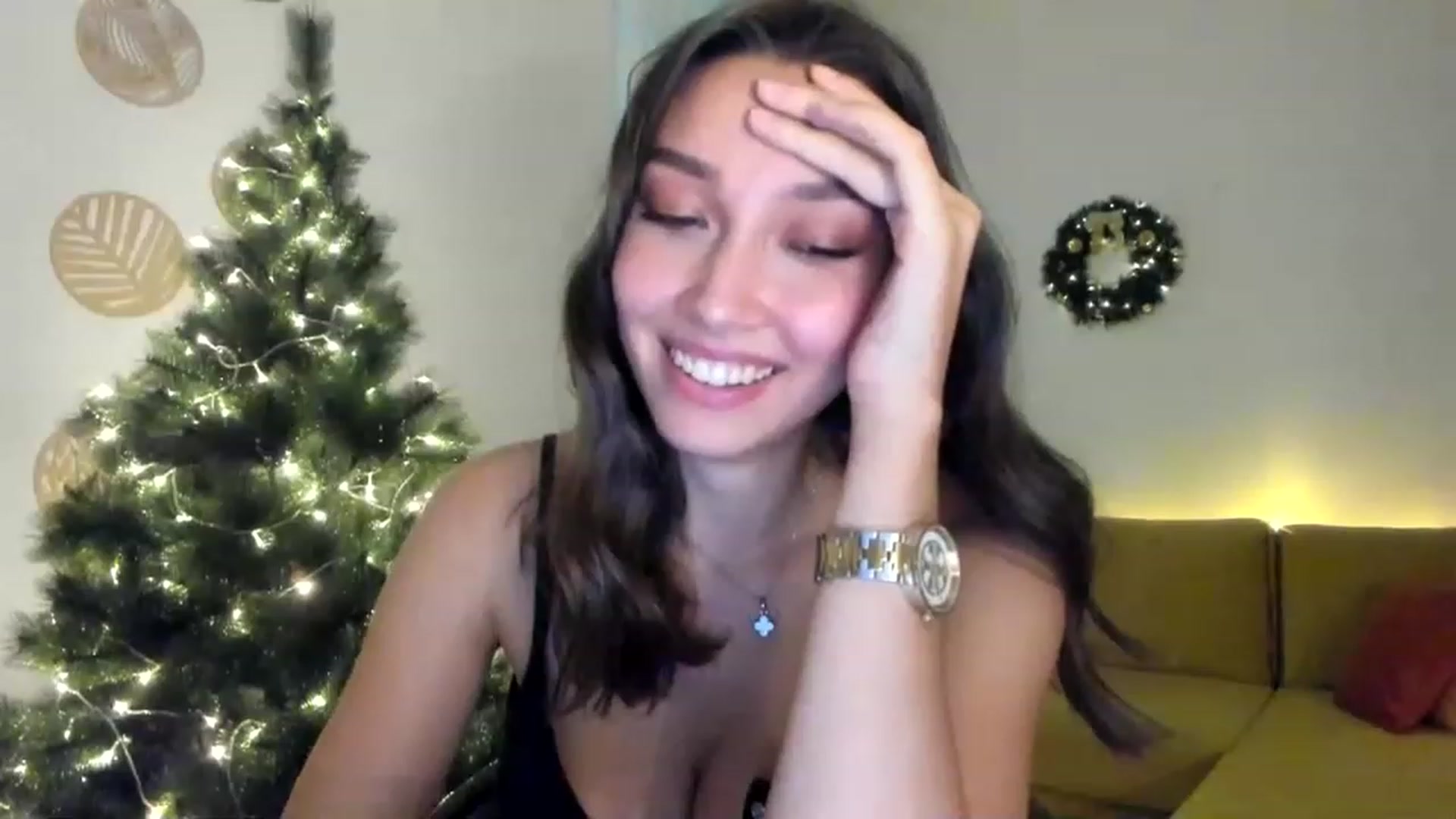 Gallery image thumbnail from LuckyHoneyyy's myfreecams stream on, 12/10/2022, 22:23 image 18 of 20