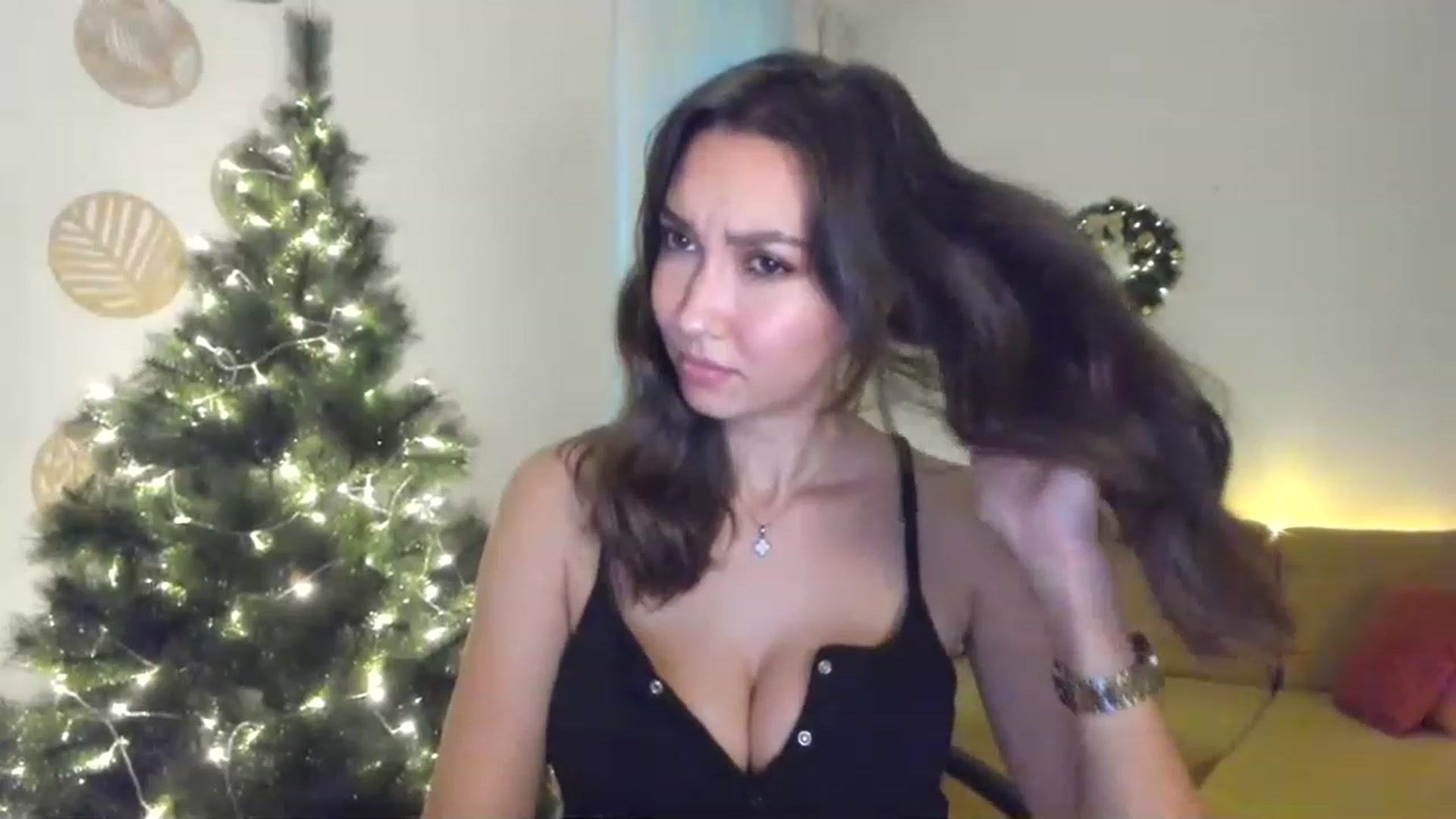 Gallery image thumbnail from LuckyHoneyyy's myfreecams stream on, 12/10/2022, 22:23 image 20 of 20