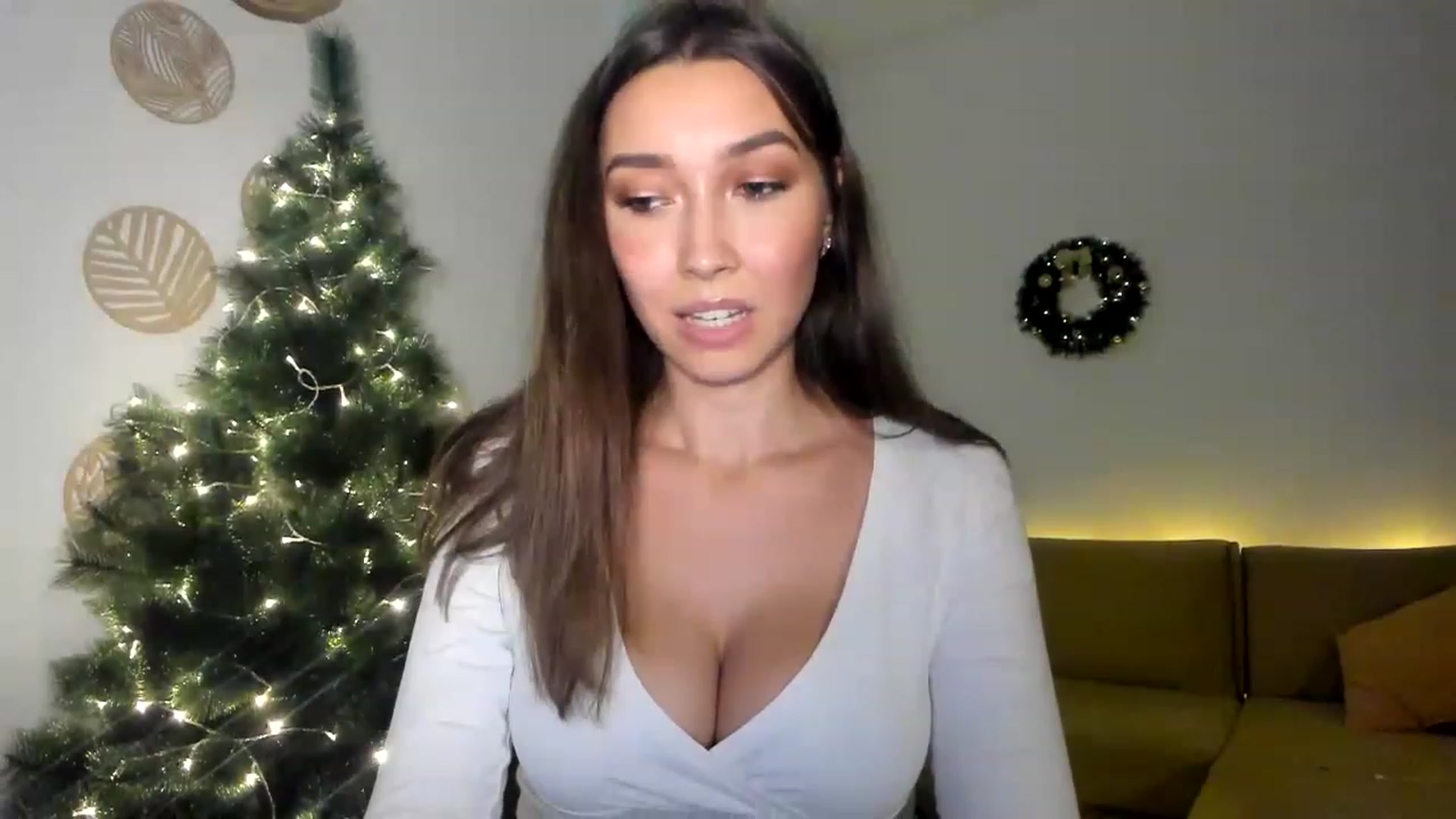 Gallery image thumbnail from LuckyHoneyyy's myfreecams stream on, 12/15/2022, 23:19 image 18 of 20