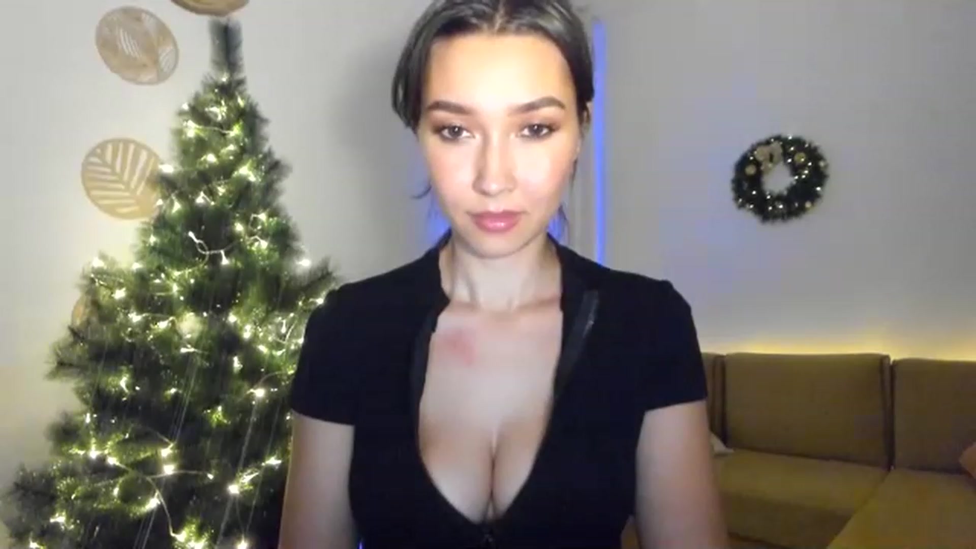 Gallery image thumbnail from LuckyHoneyyy's myfreecams stream on, 12/17/2022, 03:12 image 6 of 20