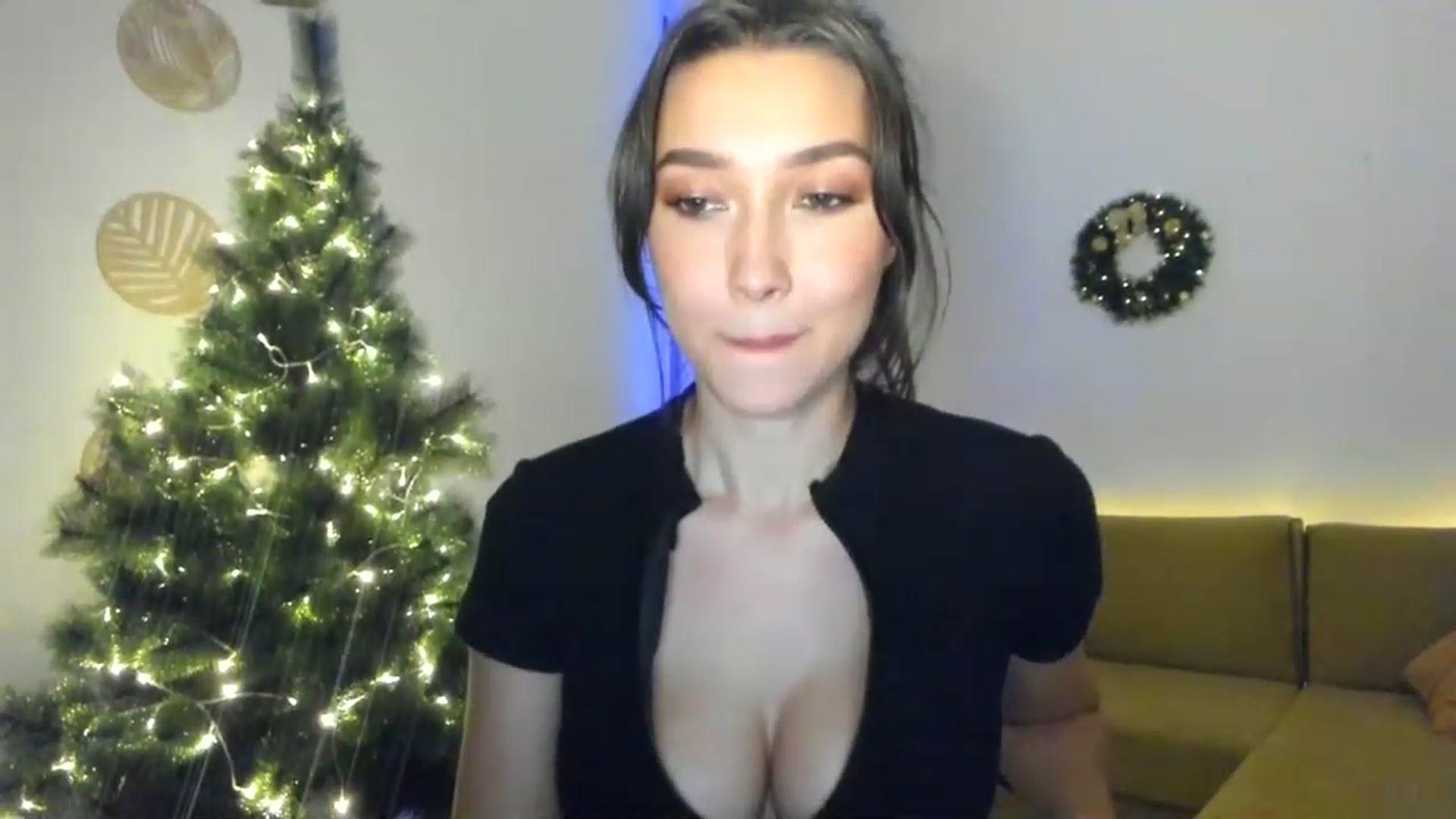 Gallery image thumbnail from LuckyHoneyyy's myfreecams stream on, 12/17/2022, 03:12 image 13 of 20