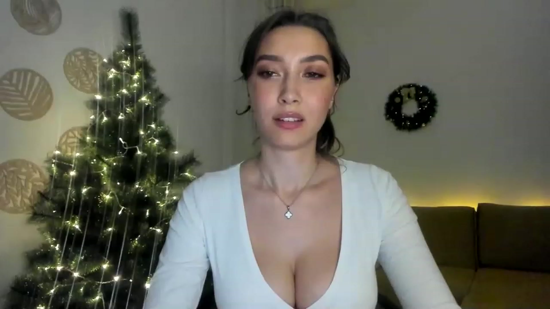 Gallery image thumbnail from LuckyHoneyyy's myfreecams stream on, 12/27/2022, 23:36 image 17 of 20