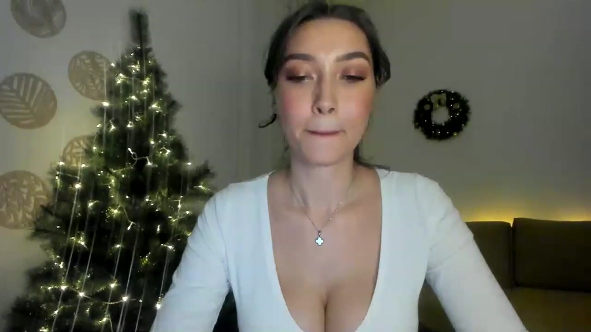Gallery image thumbnail from LuckyHoneyyy's myfreecams stream on, 12/27/2022, 23:36 image 14 of 20