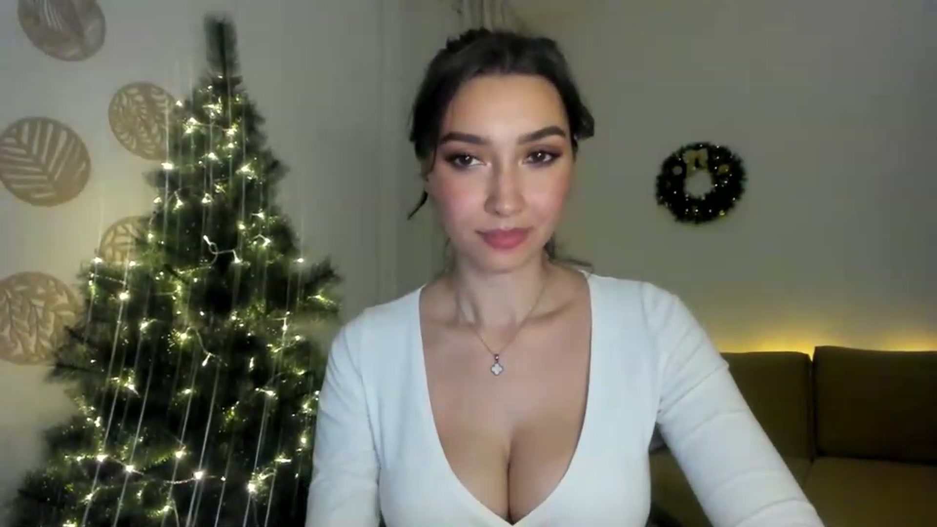 Gallery image thumbnail from LuckyHoneyyy's myfreecams stream on, 12/27/2022, 23:36 image 15 of 20
