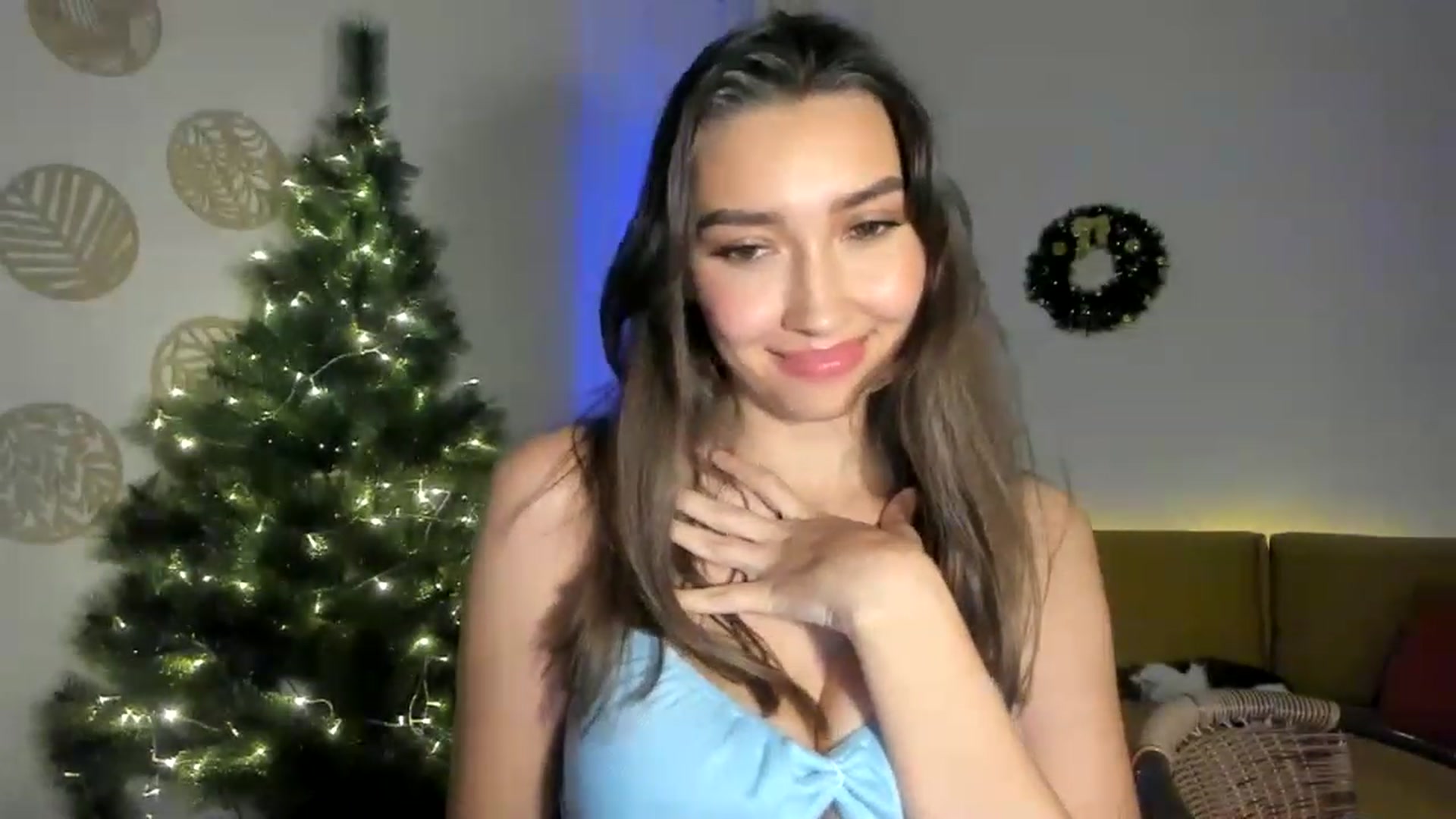 Gallery image thumbnail from LuckyHoneyyy's myfreecams stream on, 12/31/2022, 24:02 image 15 of 20