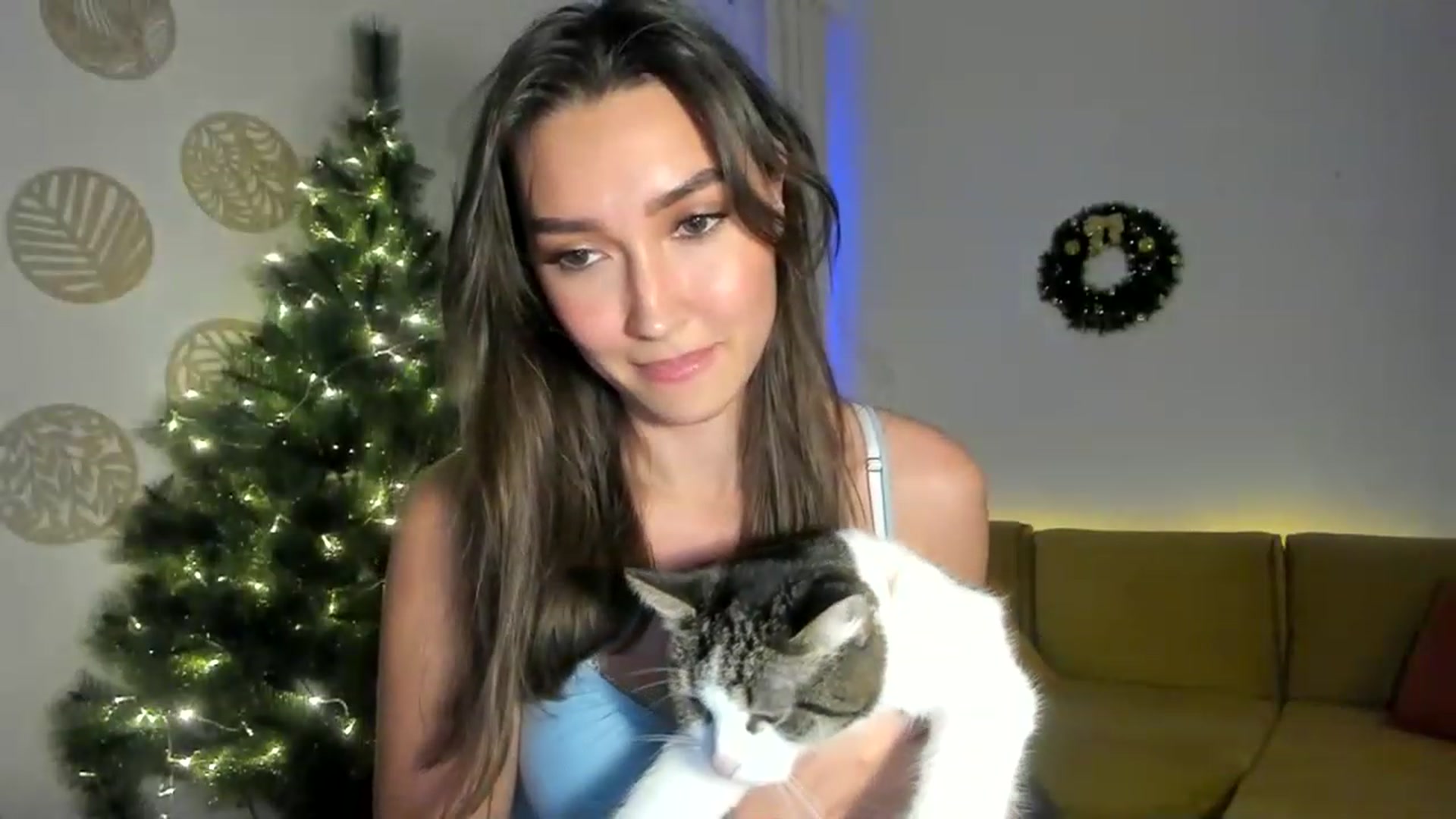 Gallery image thumbnail from LuckyHoneyyy's myfreecams stream on, 12/31/2022, 24:02 image 19 of 20