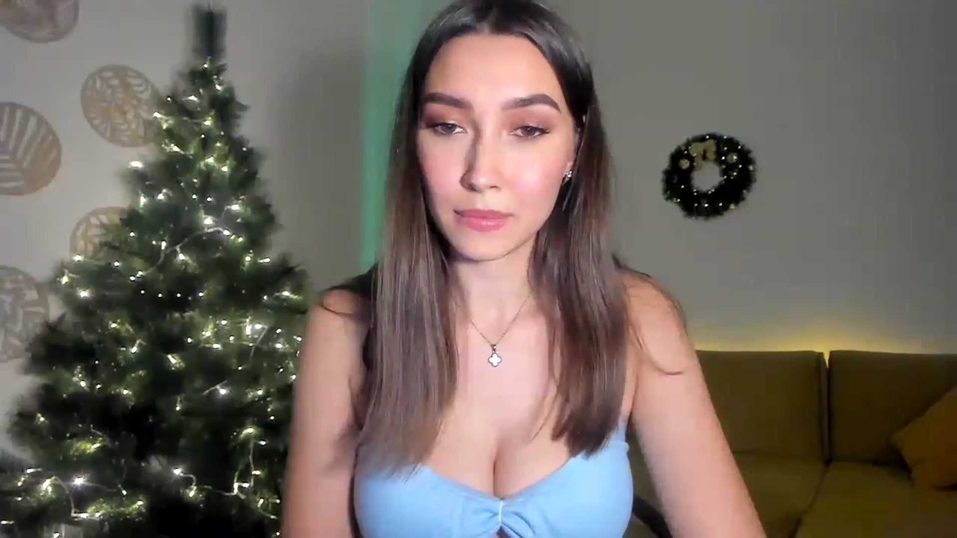 Gallery image thumbnail from LuckyHoneyyy's myfreecams stream on, 01/03/2023, 23:46 image 3 of 20