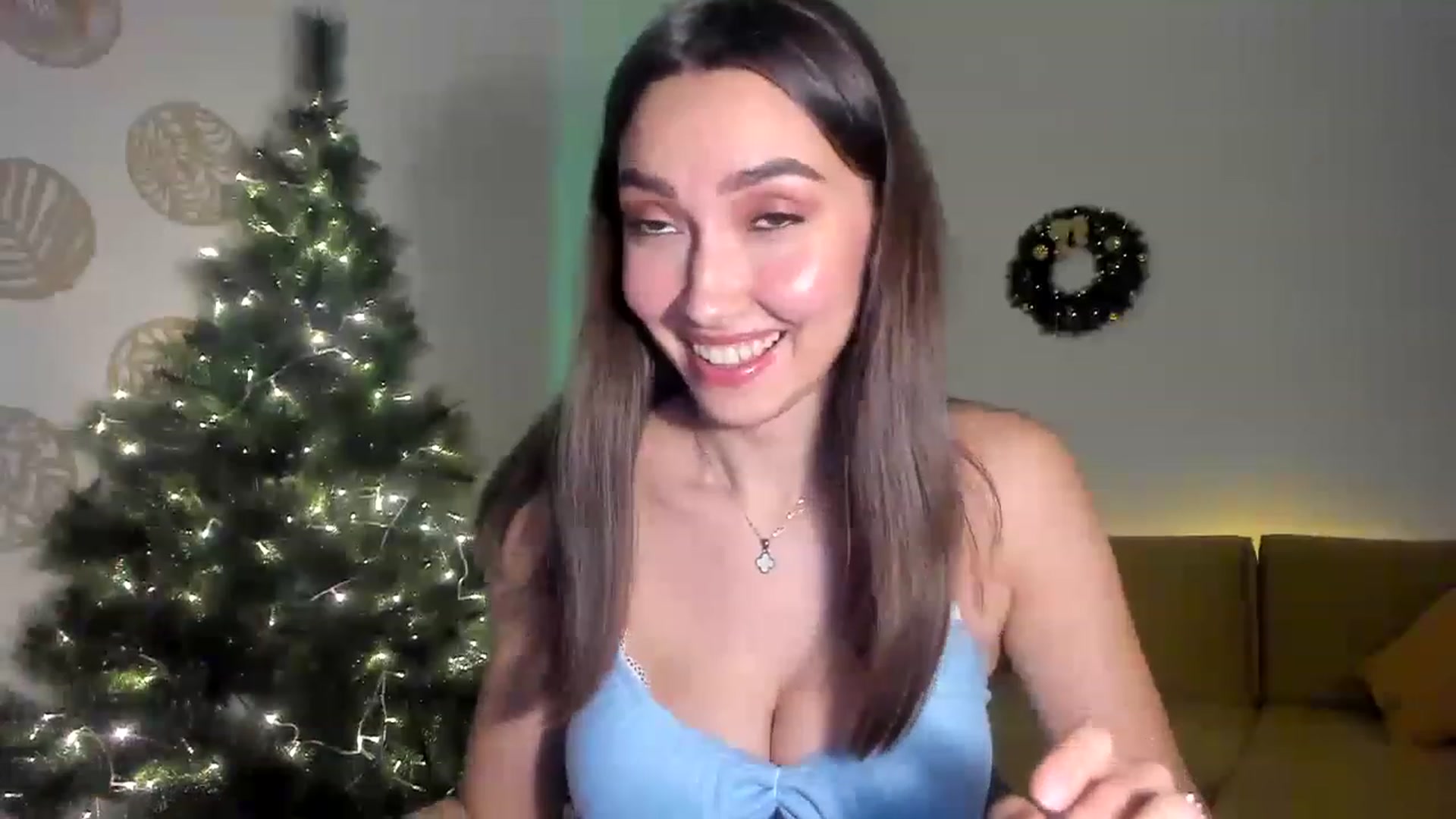 Gallery image thumbnail from LuckyHoneyyy's myfreecams stream on, 01/03/2023, 23:46 image 5 of 20