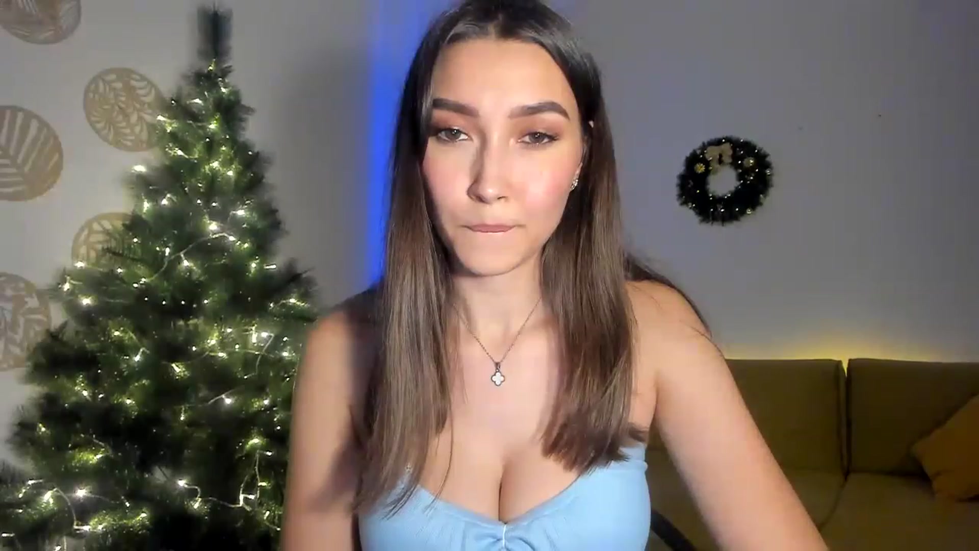 Gallery image thumbnail from LuckyHoneyyy's myfreecams stream on, 01/03/2023, 23:46 image 18 of 20
