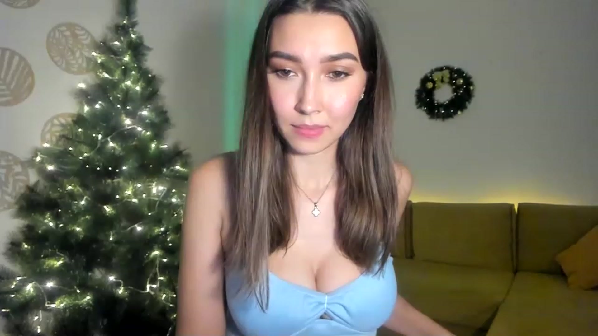 Gallery image thumbnail from LuckyHoneyyy's myfreecams stream on, 01/04/2023, 24:09 image 1 of 20