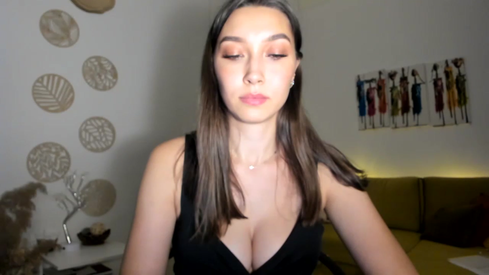 Gallery image thumbnail from LuckyHoneyyy's myfreecams stream on, 01/17/2023, 23:43 image 18 of 20