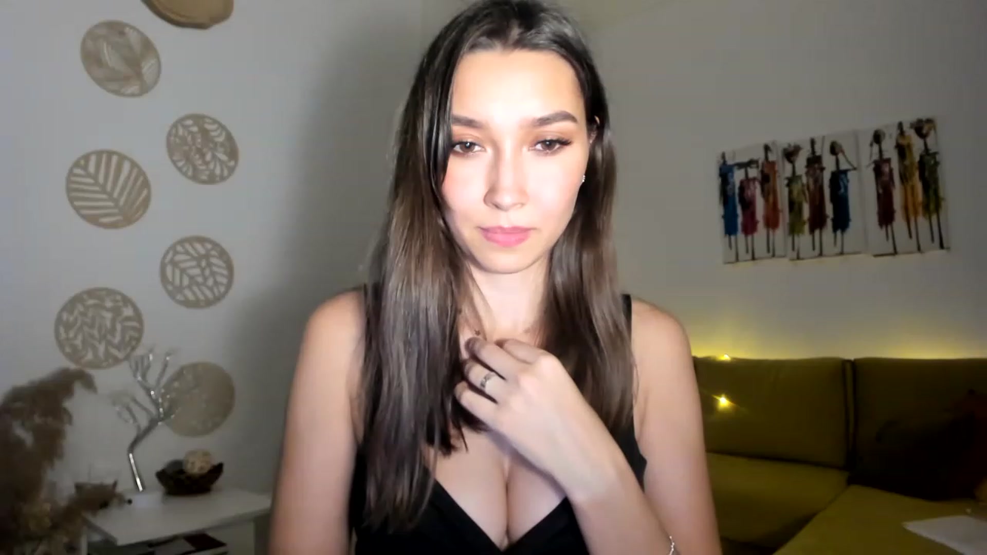 Gallery image thumbnail from LuckyHoneyyy's myfreecams stream on, 01/17/2023, 23:43 image 16 of 20