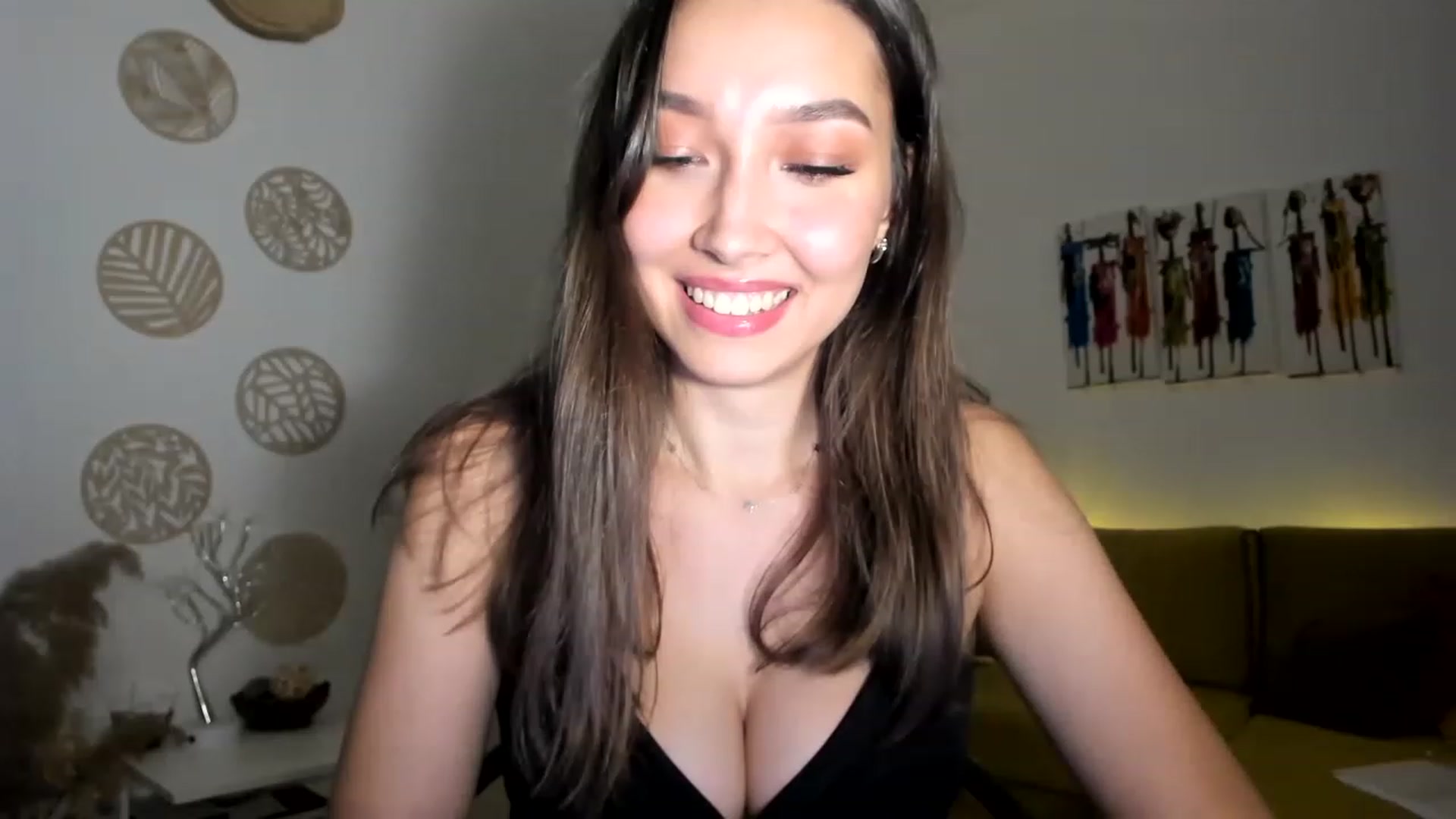 Gallery image thumbnail from LuckyHoneyyy's myfreecams stream on, 01/17/2023, 23:43 image 13 of 20