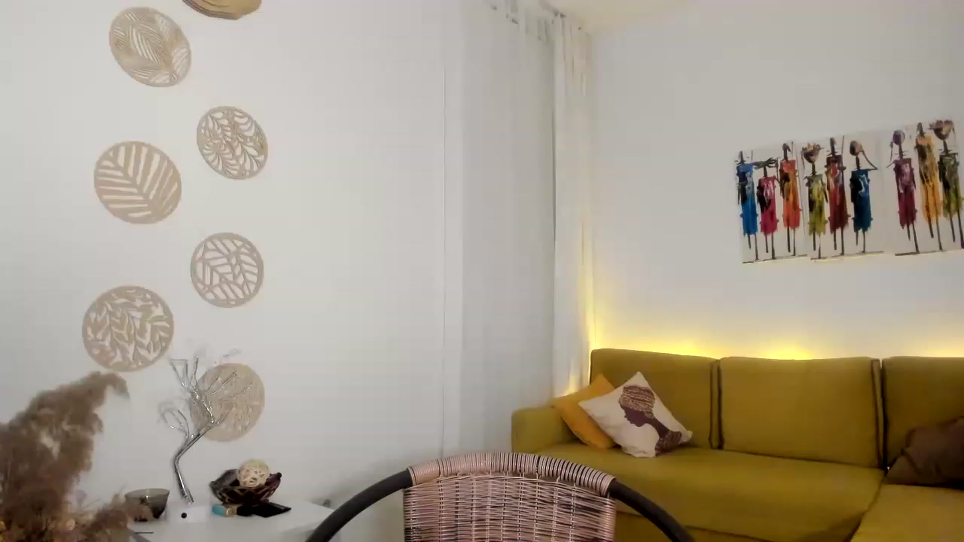Gallery image thumbnail from LuckyHoneyyy's myfreecams stream on, 01/20/2023, 24:27 image 11 of 20