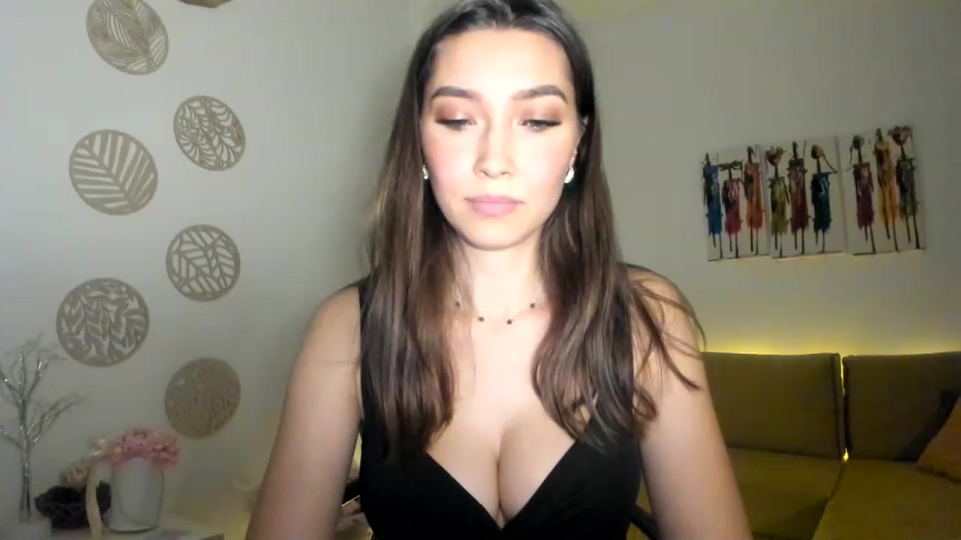 Gallery image thumbnail from LuckyHoneyyy's myfreecams stream on, 02/02/2023, 23:35 image 18 of 20
