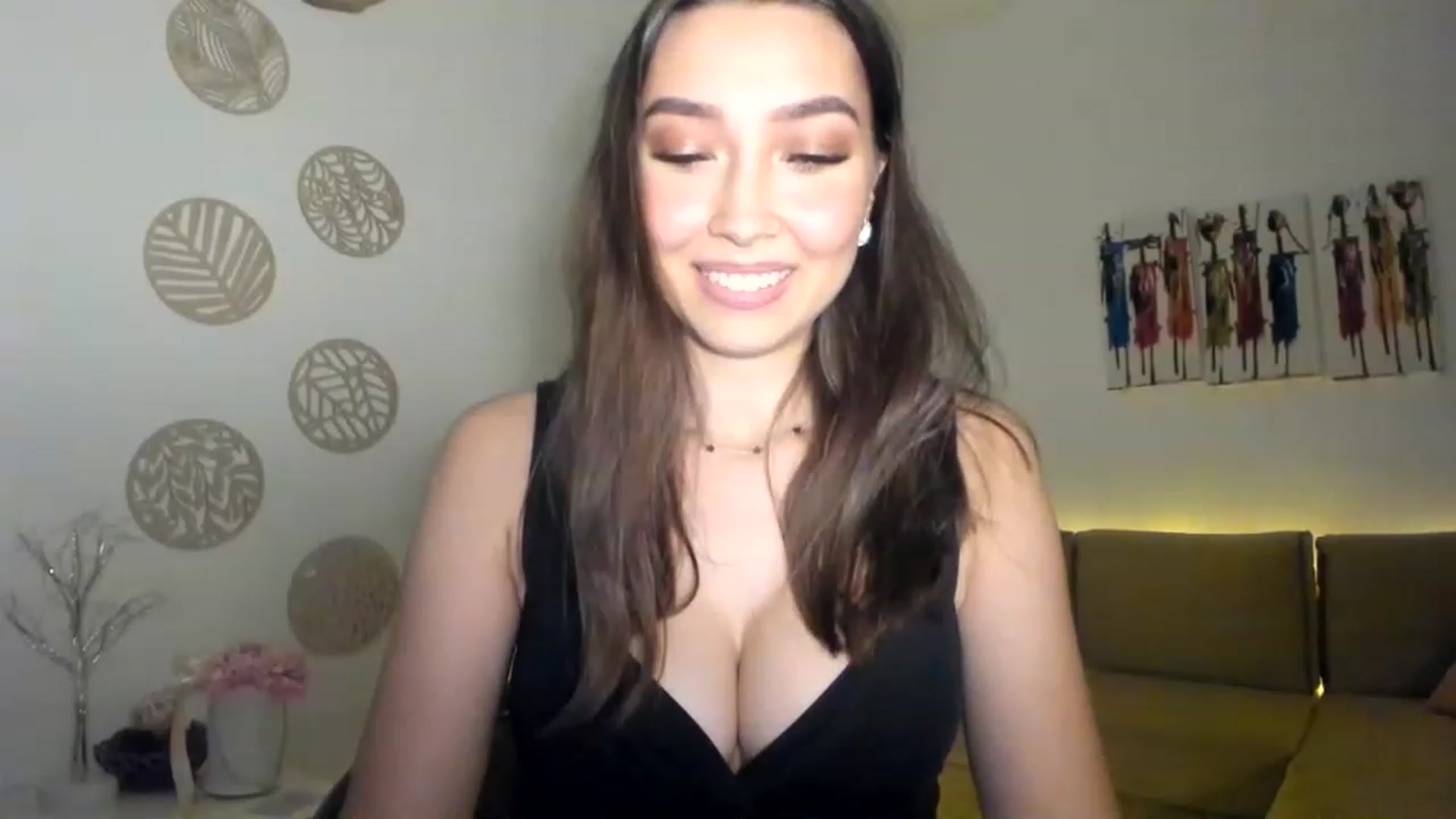 Gallery image thumbnail from LuckyHoneyyy's myfreecams stream on, 02/02/2023, 23:35 image 5 of 20