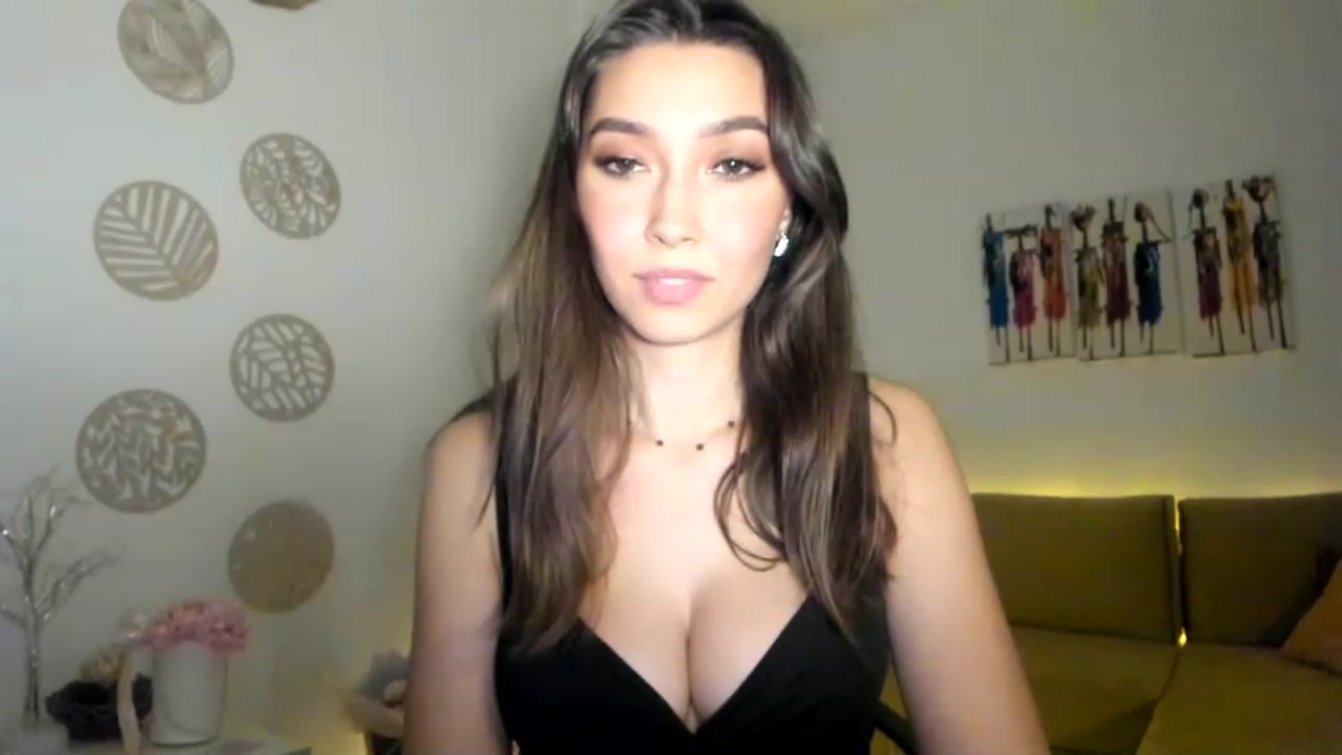 Gallery image thumbnail from LuckyHoneyyy's myfreecams stream on, 02/02/2023, 23:35 image 19 of 20