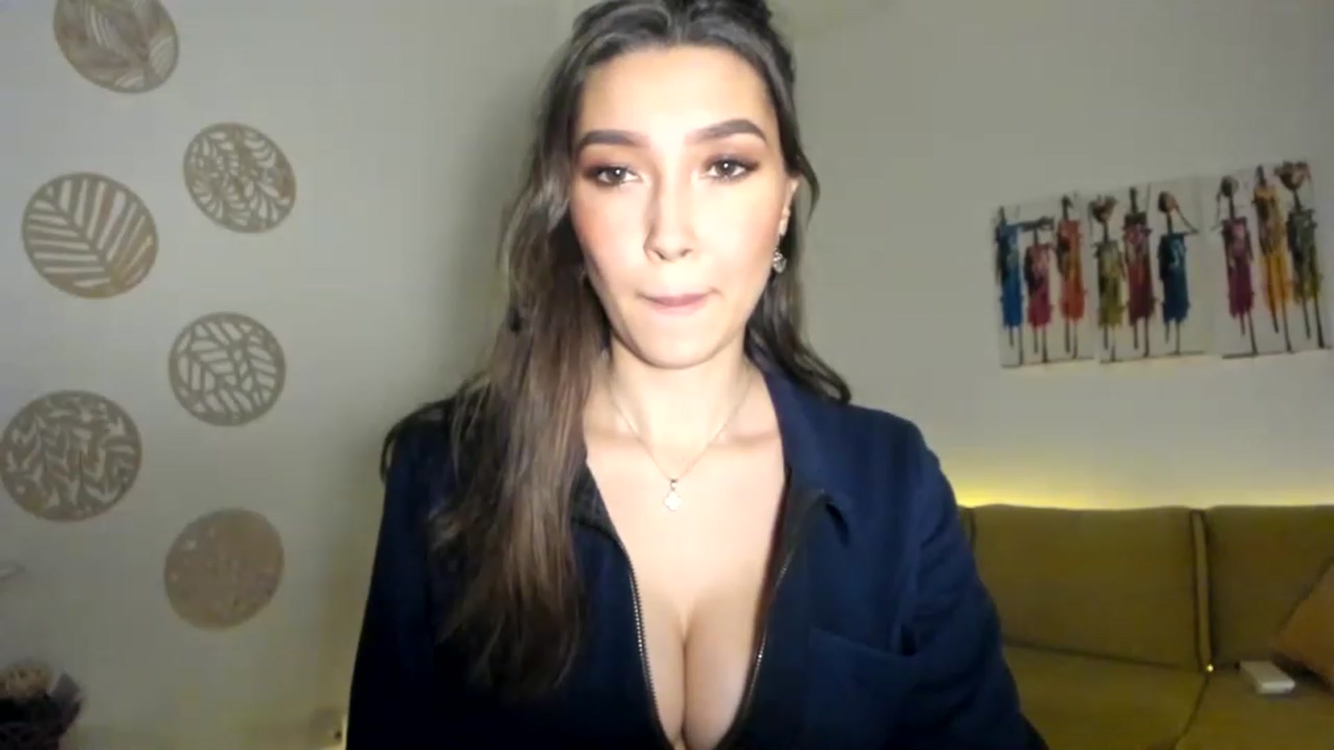 Gallery image thumbnail from LuckyHoneyyy's myfreecams stream on, 02/08/2023, 24:04 image 2 of 20