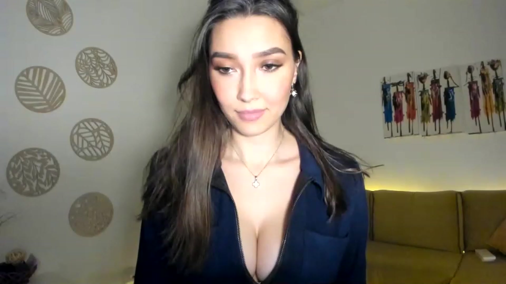 Gallery image thumbnail from LuckyHoneyyy's myfreecams stream on, 02/08/2023, 24:04 image 5 of 20