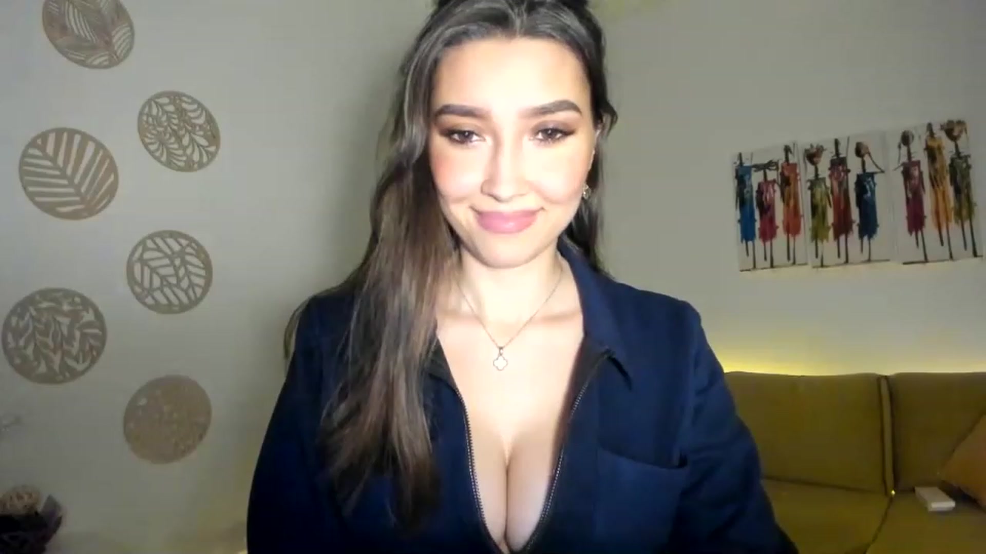 Gallery image thumbnail from LuckyHoneyyy's myfreecams stream on, 02/08/2023, 24:04 image 1 of 20