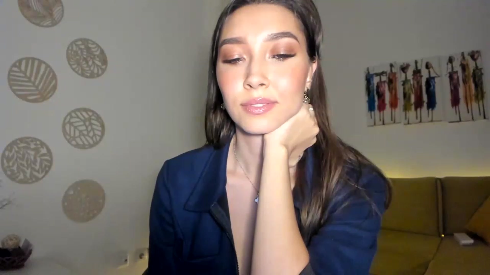 Gallery image thumbnail from LuckyHoneyyy's myfreecams stream on, 02/08/2023, 01:37 image 18 of 20