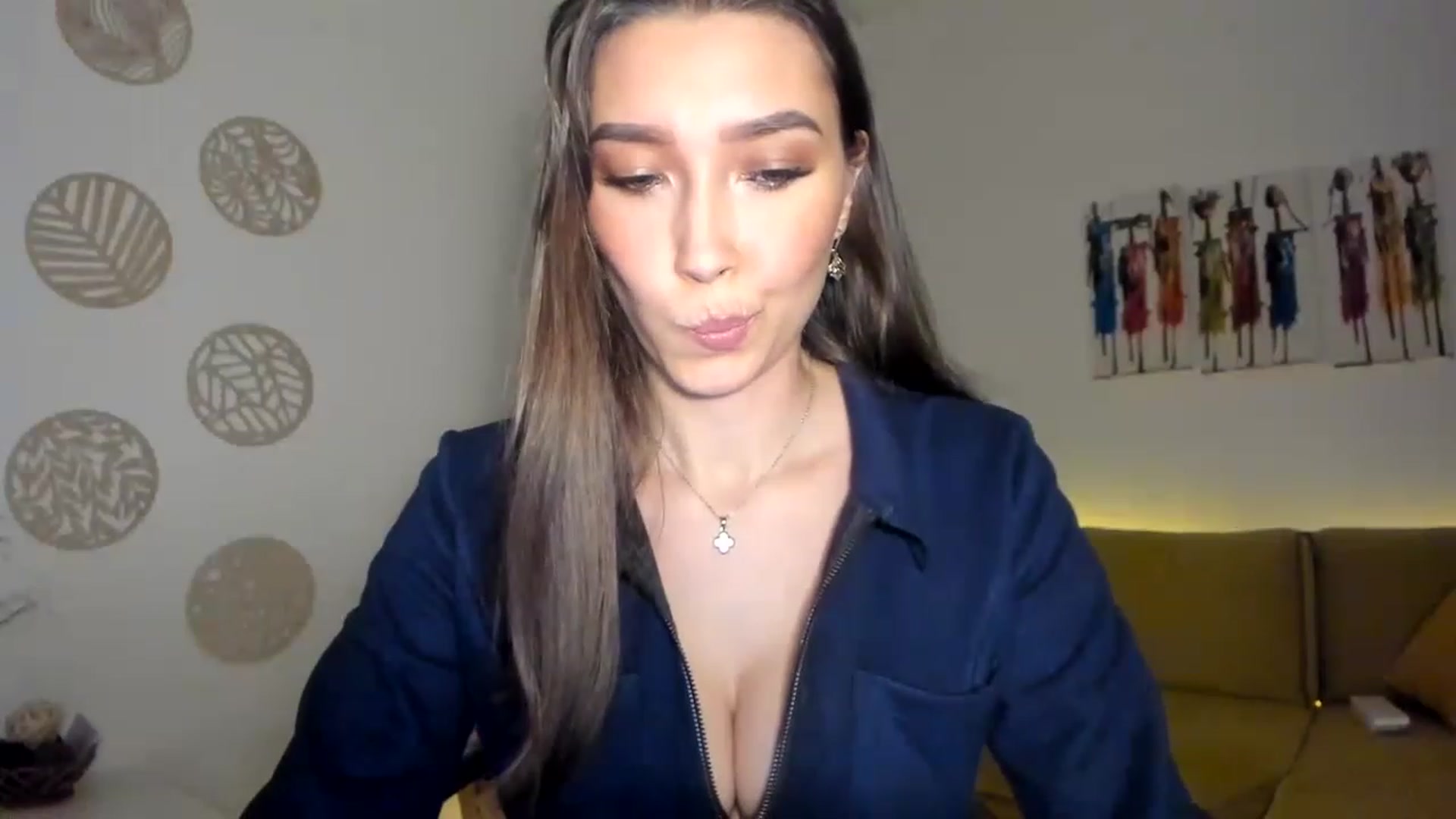 Gallery image thumbnail from LuckyHoneyyy's myfreecams stream on, 02/08/2023, 01:37 image 3 of 20