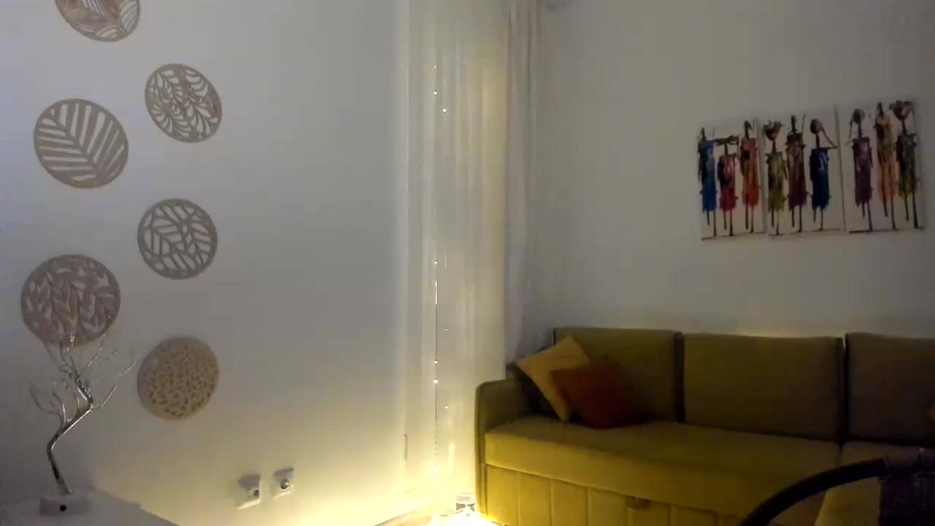 Gallery image thumbnail from LuckyHoneyyy's myfreecams stream on, 02/22/2023, 23:59 image 2 of 20