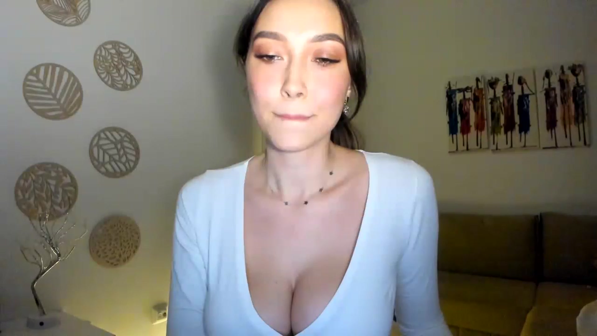 Gallery image thumbnail from LuckyHoneyyy's myfreecams stream on, 02/22/2023, 23:59 image 8 of 20