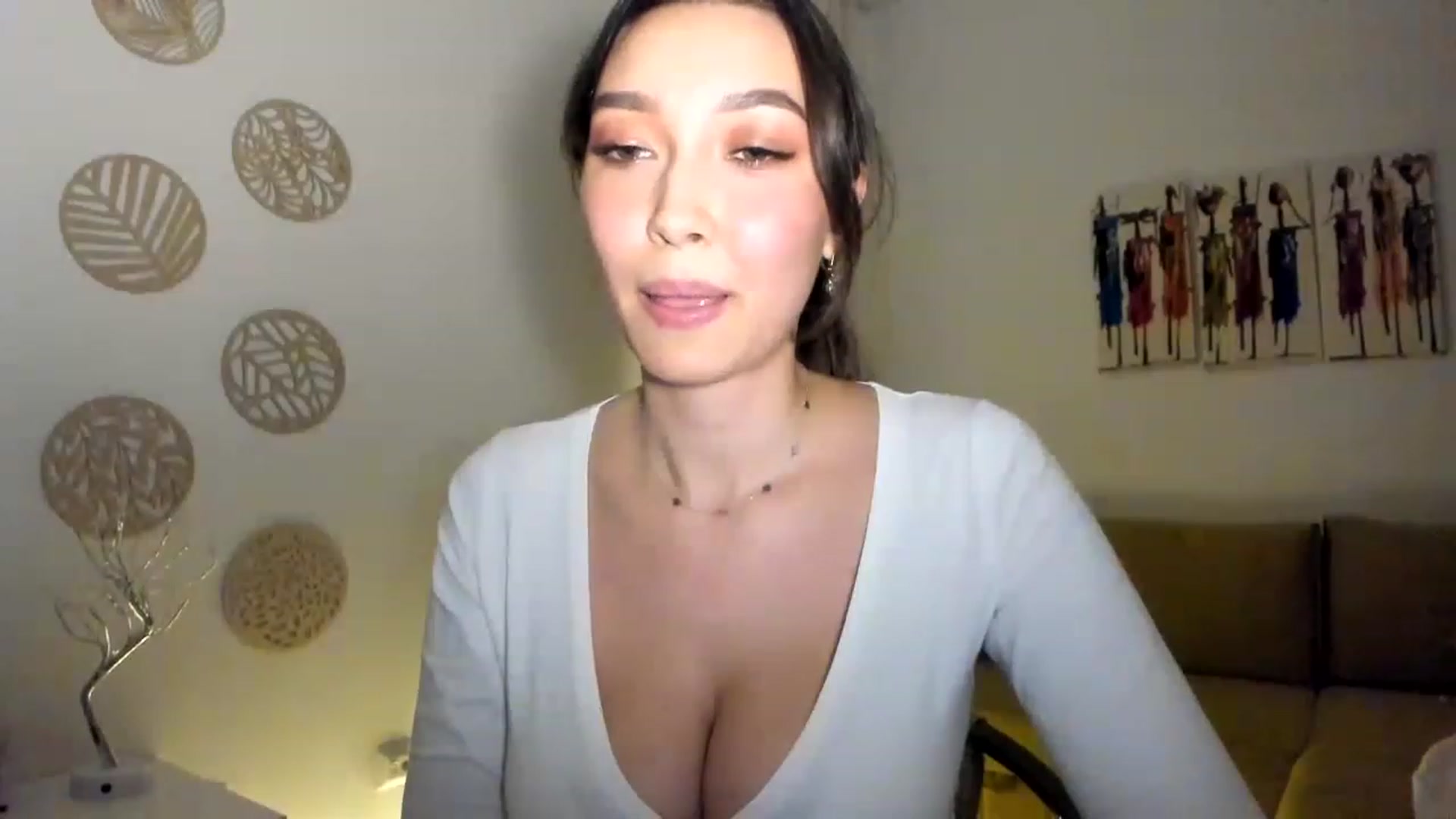 Gallery image thumbnail from LuckyHoneyyy's myfreecams stream on, 02/22/2023, 23:59 image 16 of 20