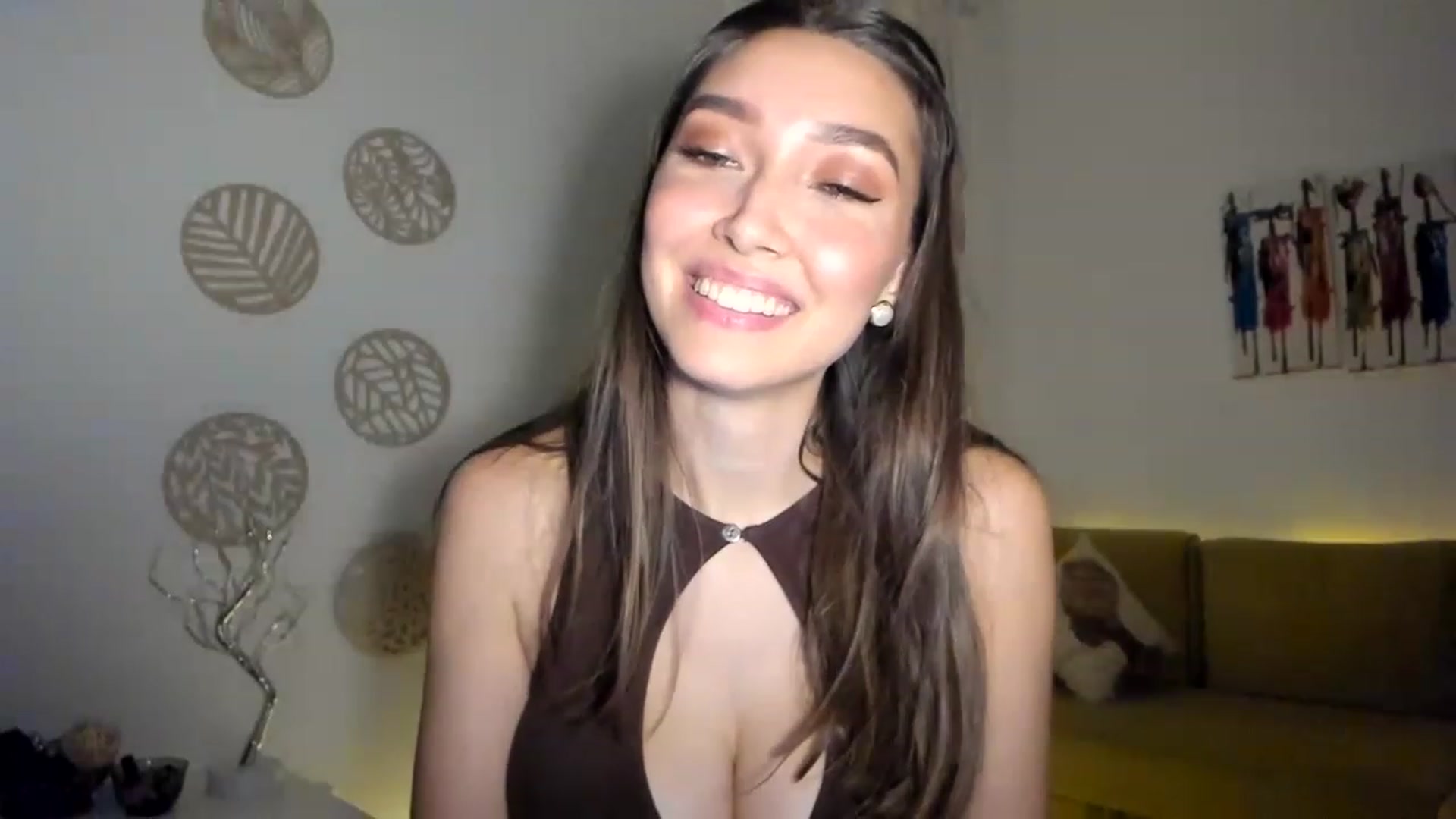 Gallery image thumbnail from LuckyHoneyyy's myfreecams stream on, 02/25/2023, 24:09 image 17 of 20