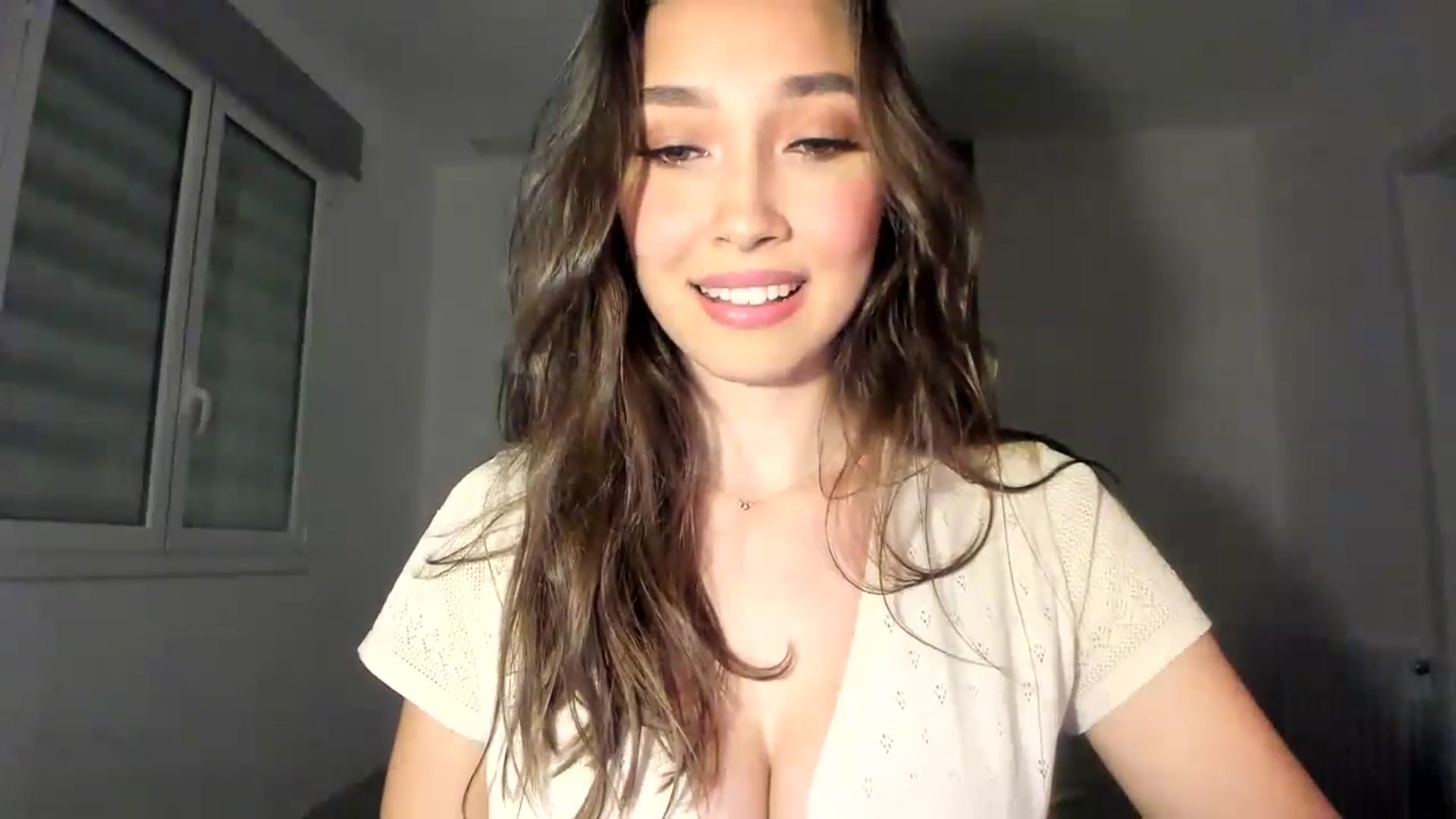Gallery image thumbnail from LuckyHoneyyy's myfreecams stream on, 05/11/2023, 23:53 image 19 of 20