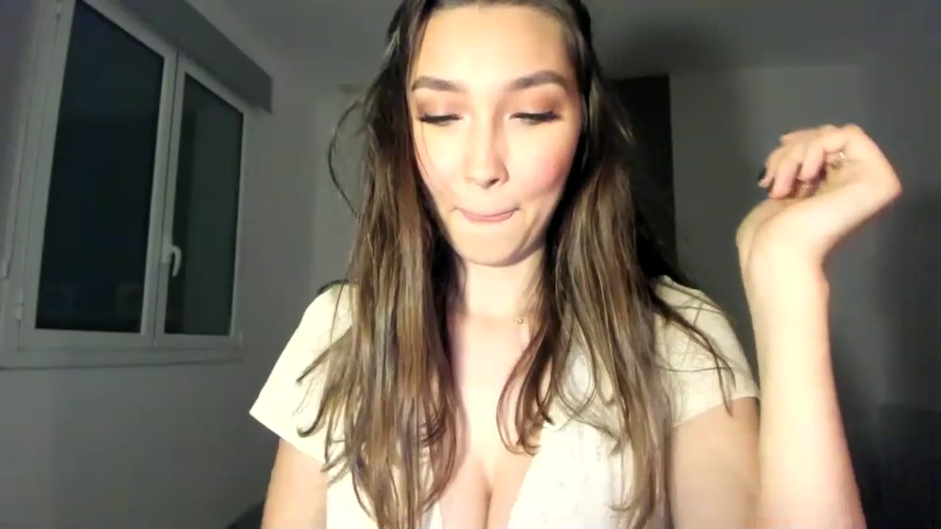 Gallery image thumbnail from LuckyHoneyyy's myfreecams stream on, 05/12/2023, 01:11 image 9 of 20
