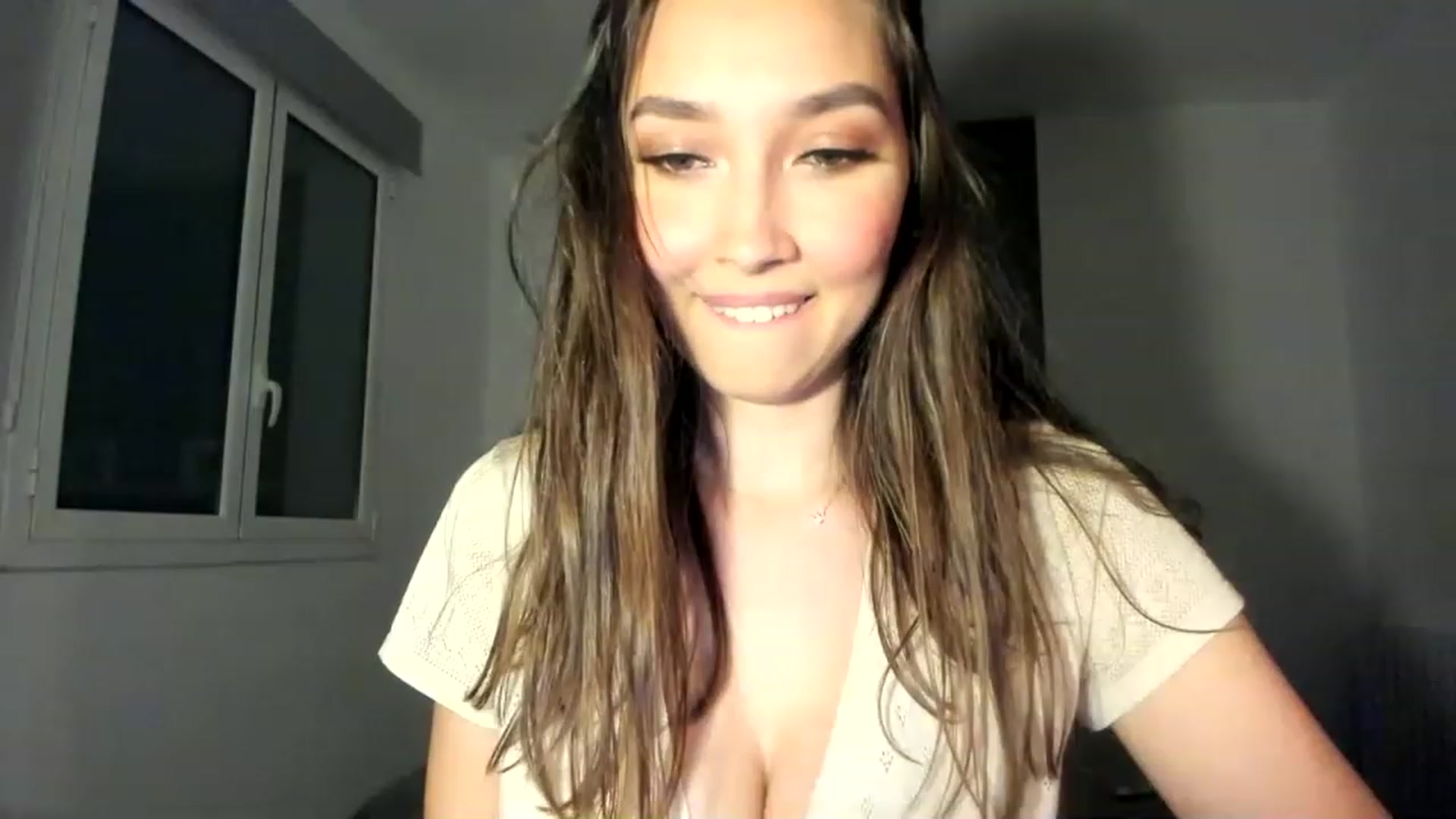 Gallery image thumbnail from LuckyHoneyyy's myfreecams stream on, 05/12/2023, 01:11 image 14 of 20
