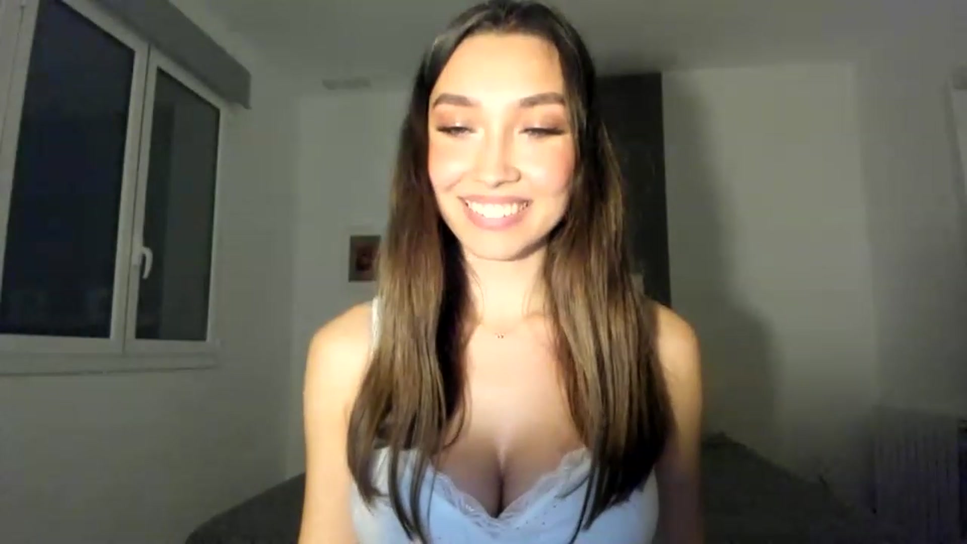 Gallery image thumbnail from LuckyHoneyyy's myfreecams stream on, 05/13/2023, 24:51 image 3 of 20