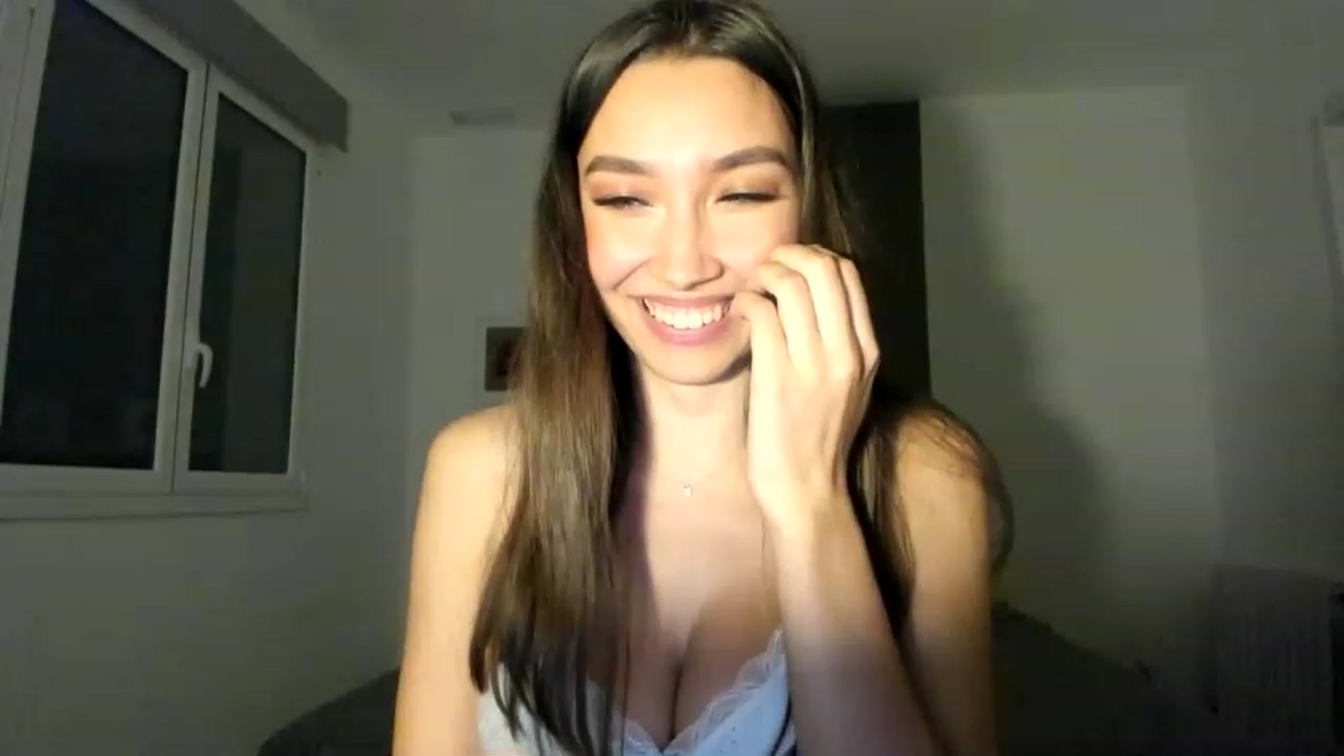 Gallery image thumbnail from LuckyHoneyyy's myfreecams stream on, 05/13/2023, 24:51 image 4 of 20
