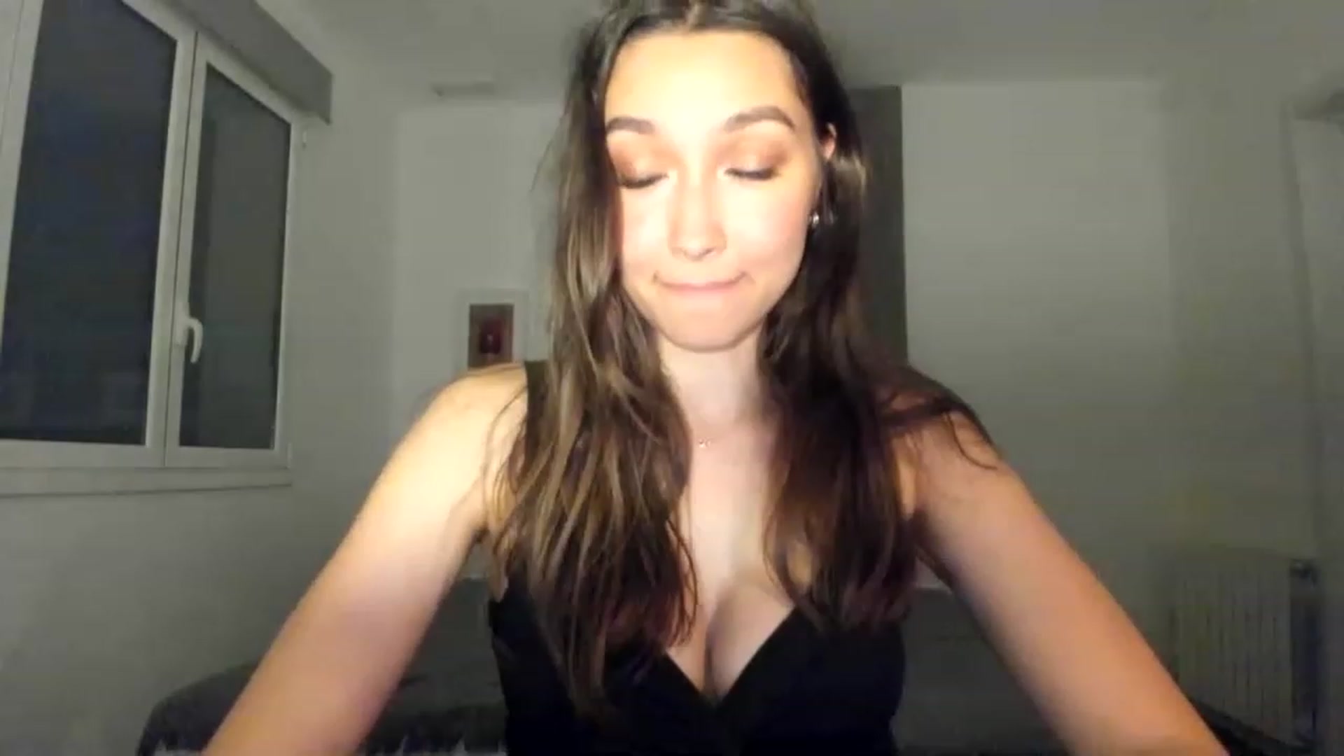 Gallery image thumbnail from LuckyHoneyyy's myfreecams stream on, 06/14/2023, 23:40 image 9 of 20