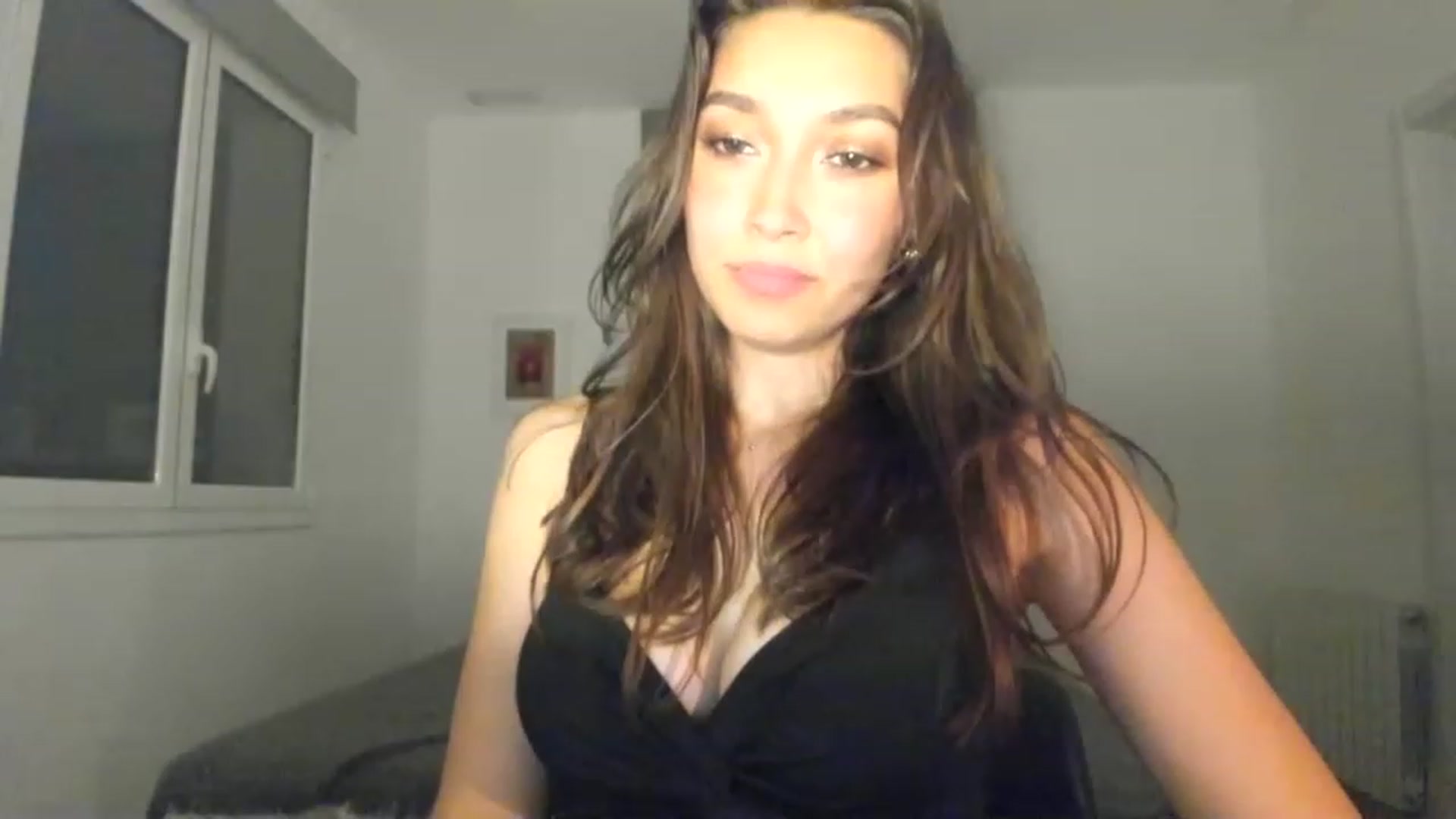 Gallery image thumbnail from LuckyHoneyyy's myfreecams stream on, 06/14/2023, 23:40 image 12 of 20