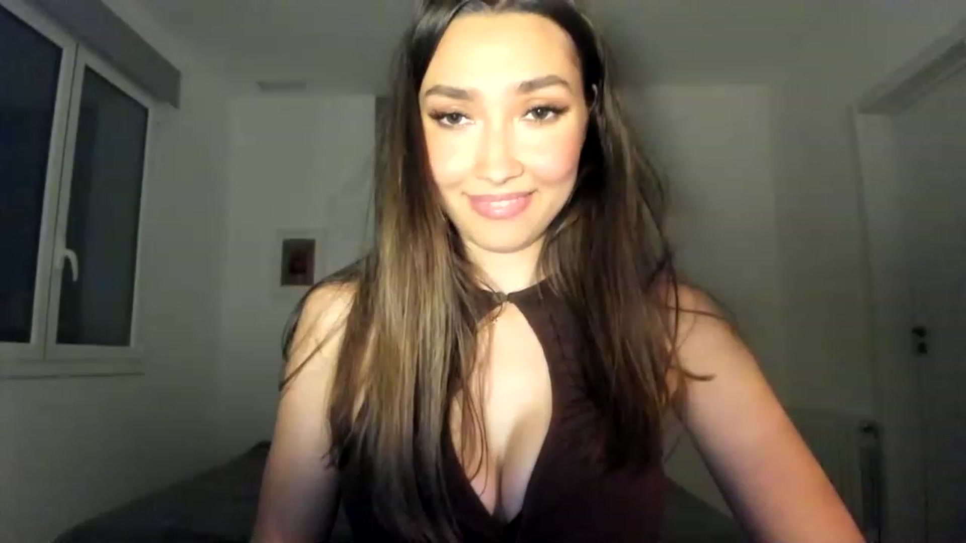 Gallery image thumbnail from LuckyHoneyyy's myfreecams stream on, 06/18/2023, 23:35 image 19 of 20
