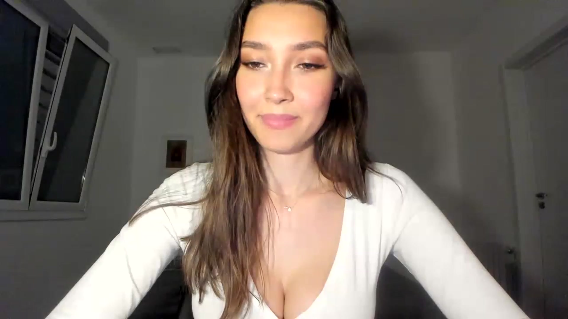 Gallery image thumbnail from LuckyHoneyyy's myfreecams stream on, 06/21/2023, 23:17 image 12 of 20