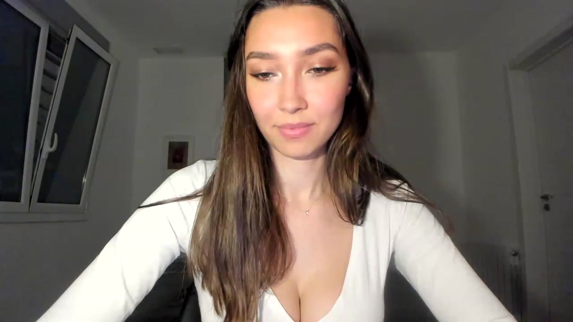 Gallery image thumbnail from LuckyHoneyyy's myfreecams stream on, 06/21/2023, 23:17 image 13 of 20