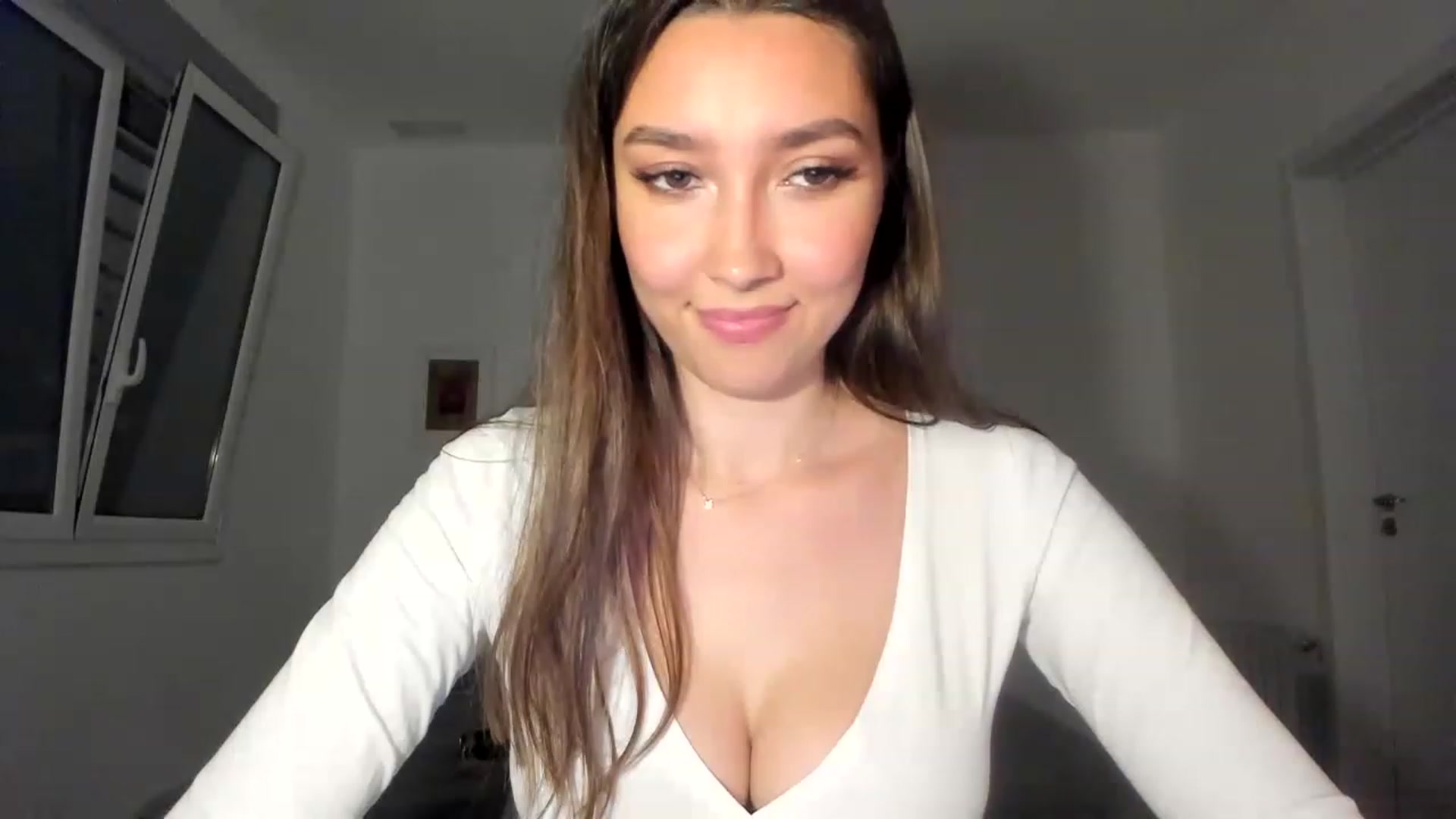 Gallery image thumbnail from LuckyHoneyyy's myfreecams stream on, 06/21/2023, 23:17 image 7 of 20