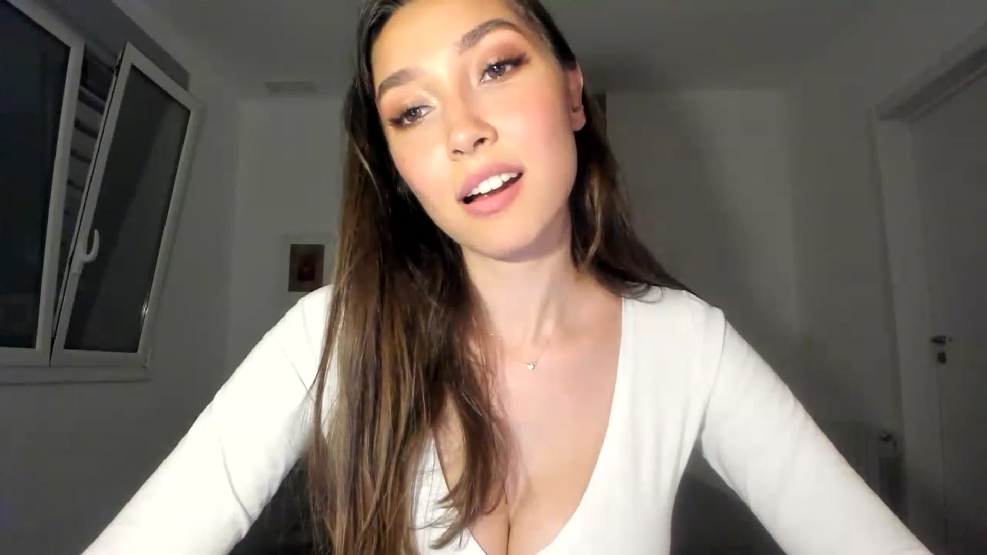 Gallery image thumbnail from LuckyHoneyyy's myfreecams stream on, 06/21/2023, 23:17 image 15 of 20