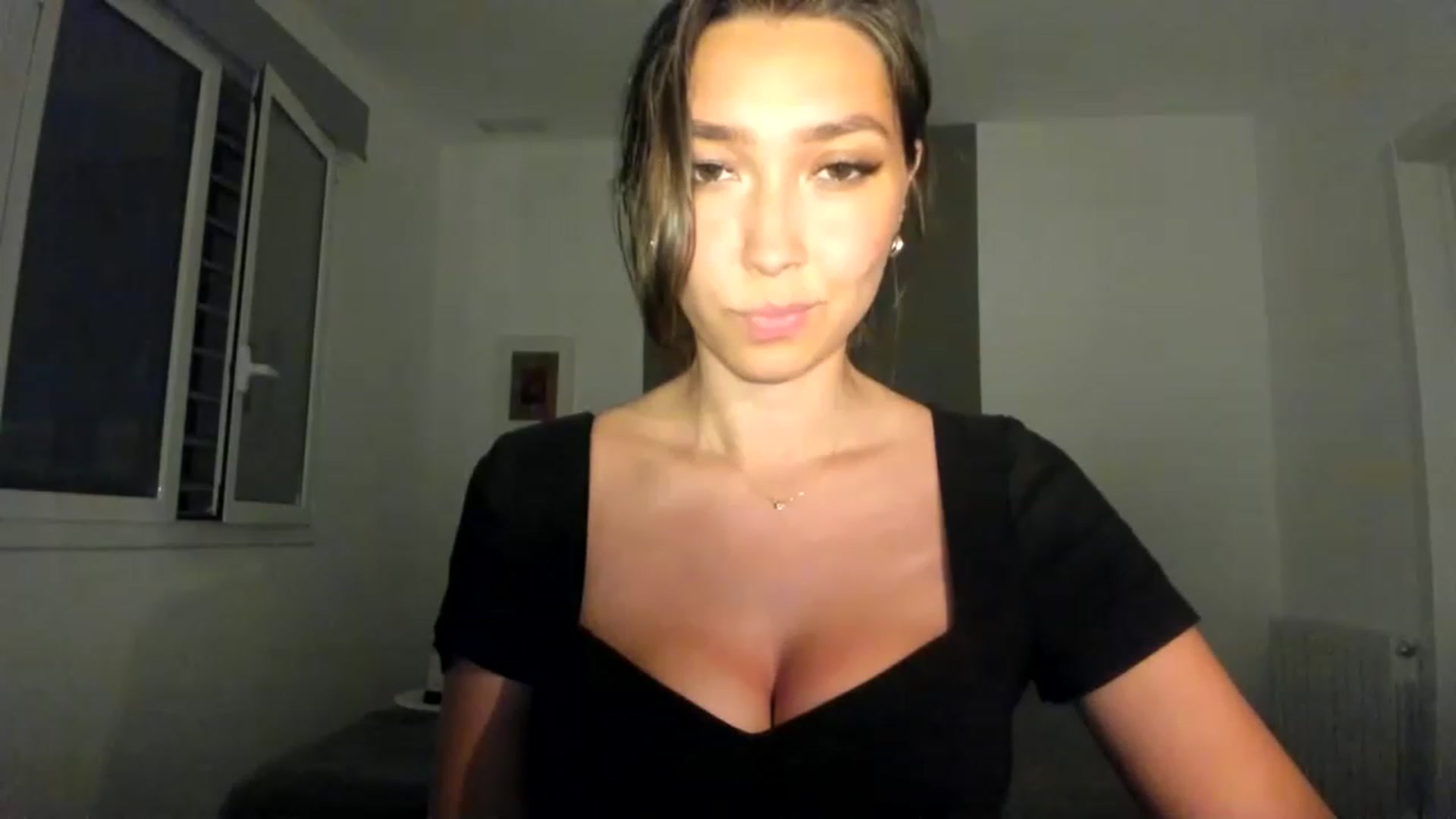 Gallery image thumbnail from LuckyHoneyyy's myfreecams stream on, 06/25/2023, 23:55 image 13 of 20